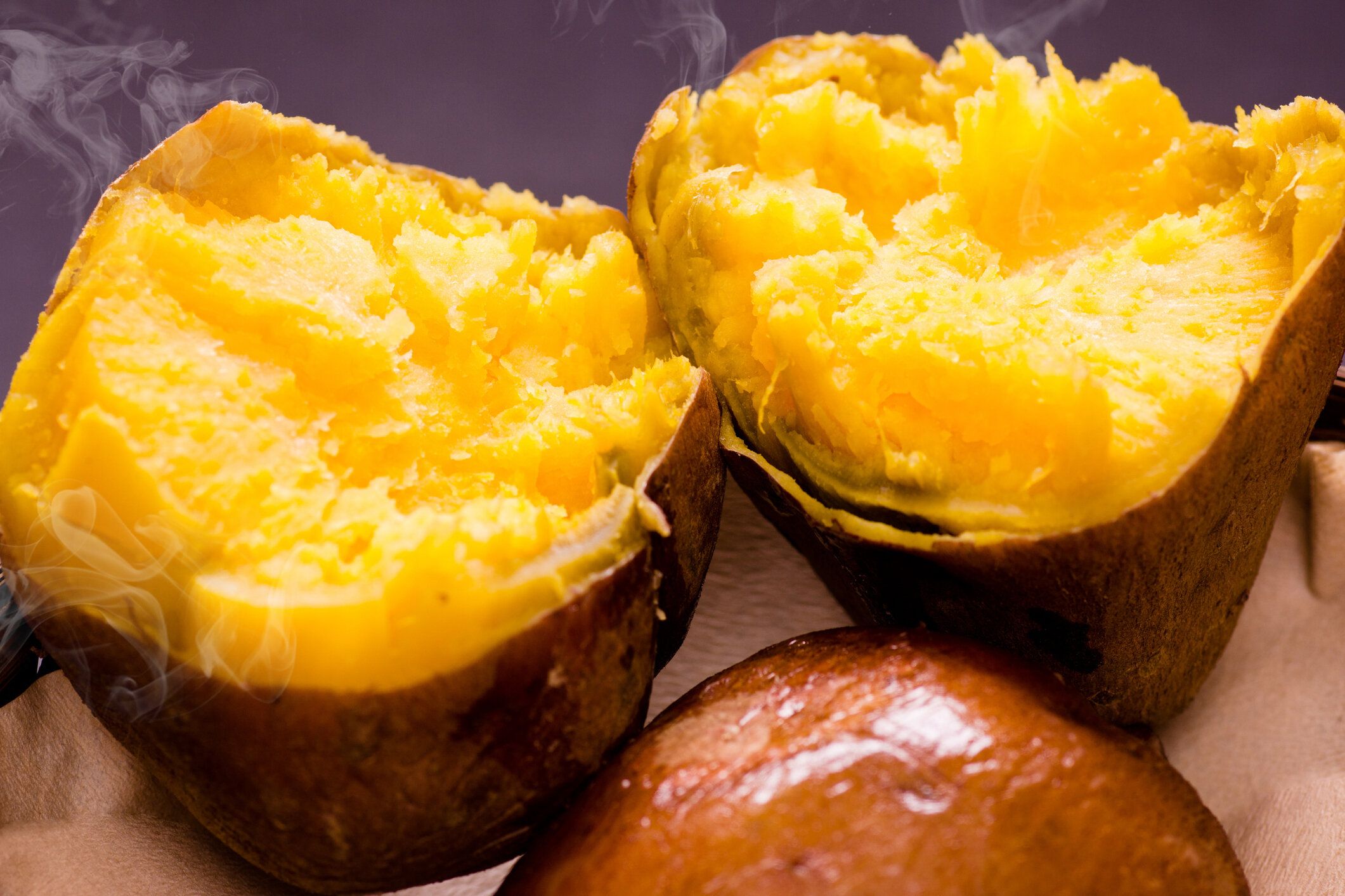 【管理栄養士監修】「焼き芋」のカロリーは高い？炭水化物量とおすすめのダイエットレシピを紹介