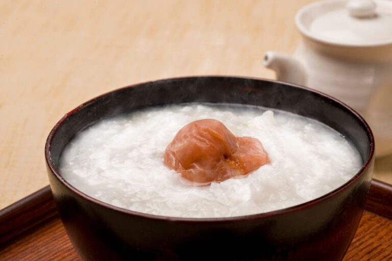 【管理栄養士監修】「おかゆ」のカロリーは高い？炭水化物量とおすすめのダイエットレシピを紹介