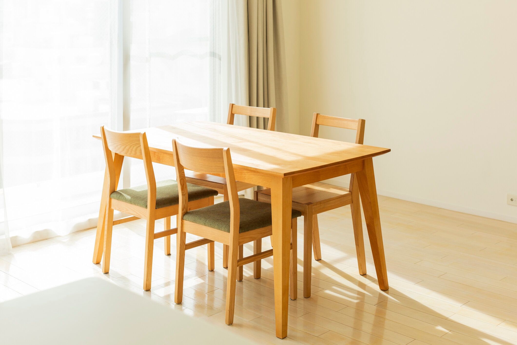 ちょい置きNG！ダイニングテーブルに置くと金運がダダ下がりするもの【Dr.コパの風水解説】