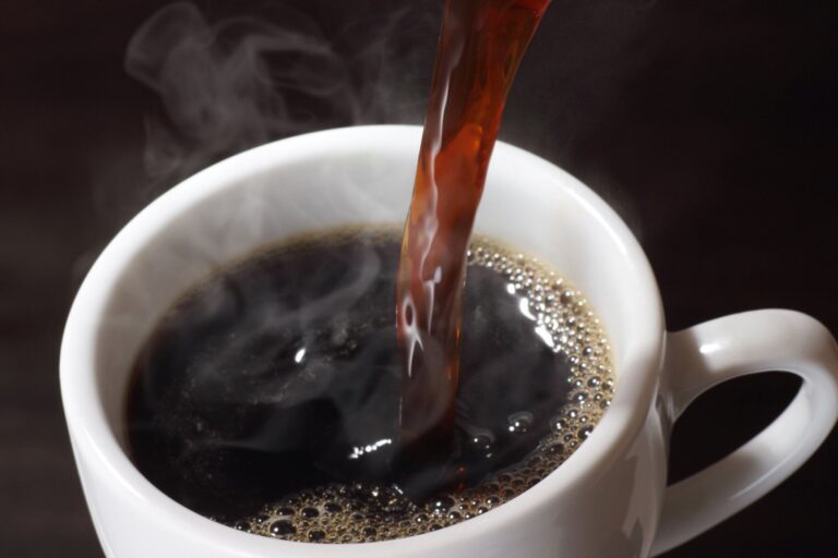 【管理栄養士監修】「コーヒー」のカロリーは高い？炭水化物量と飲むときのコツを紹介