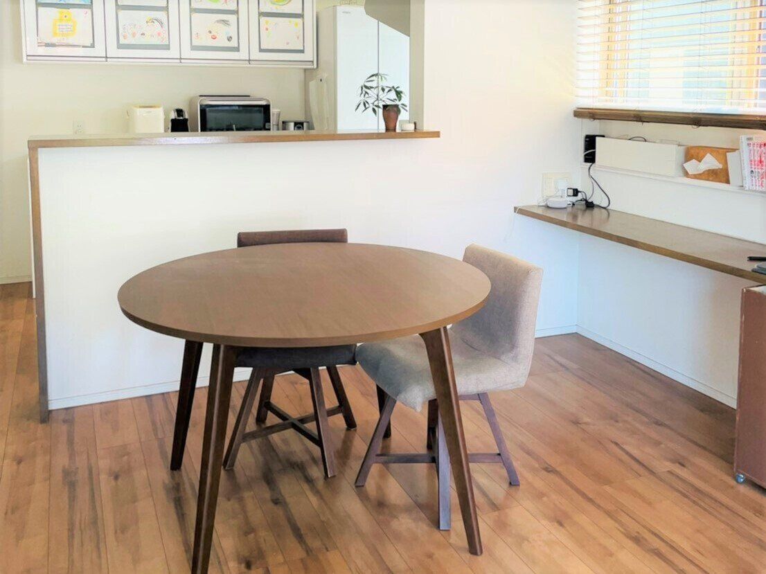 おしゃれリビングにしたい人必見！丸テーブルの【メリットとデメリット】