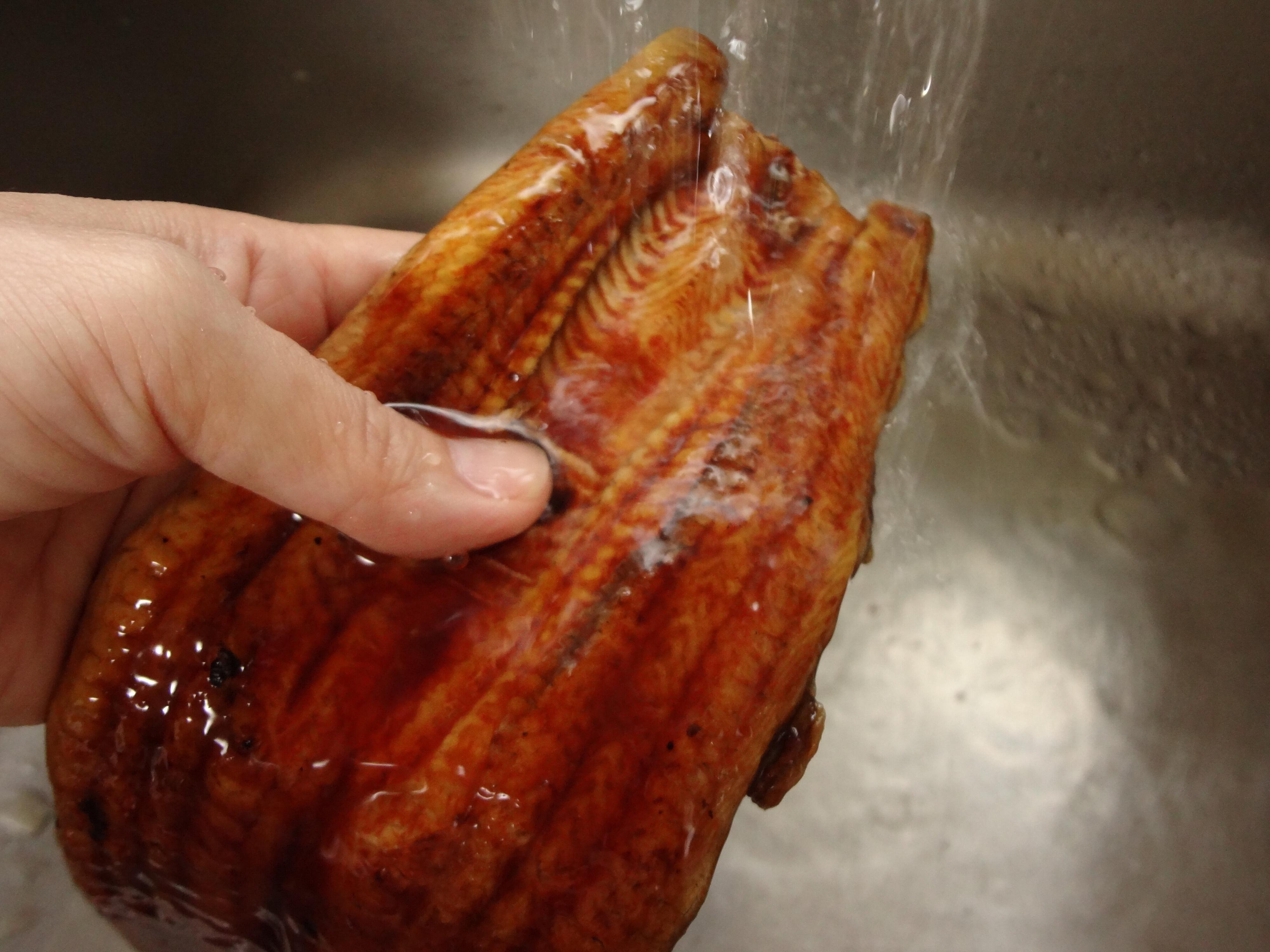 【土用の丑】うなぎの蒲焼きは○○するだけでふっくら！本当にやっても大丈夫？驚きの方法を試しました