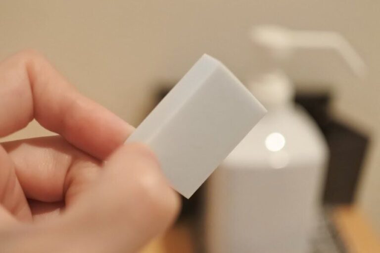 【キャンドゥ】汚れたスニーカーが〇〇でこするだけで真っ白に変身!!