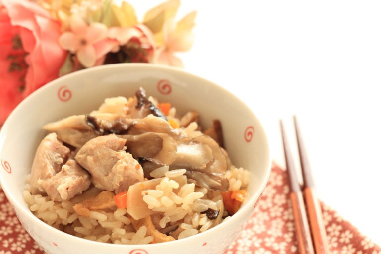 【管理栄養士監修】気になる「炊き込みご飯」のカロリーや炭水化物量とは？食べる際に押さえるべきポイントを紹介