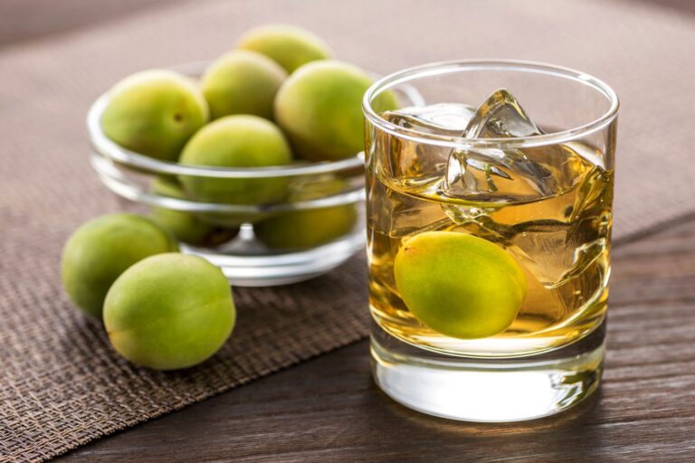 【管理栄養士監修】気になる「梅酒」のカロリーや炭水化物量とは？飲む際に押さえるべきポイントを紹介