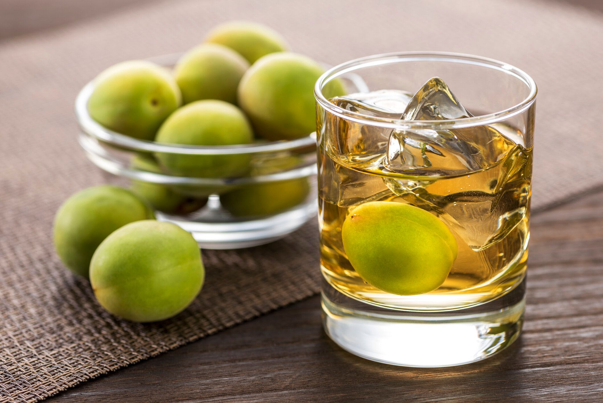 【管理栄養士監修】気になる「梅酒」のカロリーや炭水化物量とは？飲む際に押さえるべきポイントを紹介