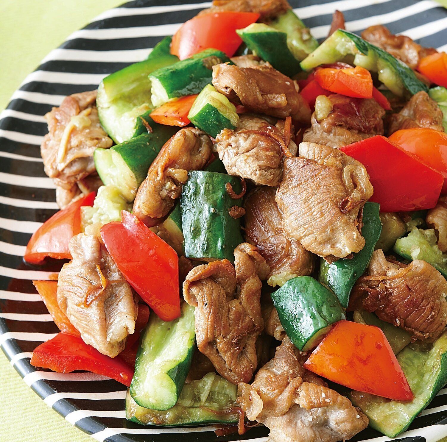 ほどよい酸味で満足感大！豚こまとたたききゅうりのポン酢炒め