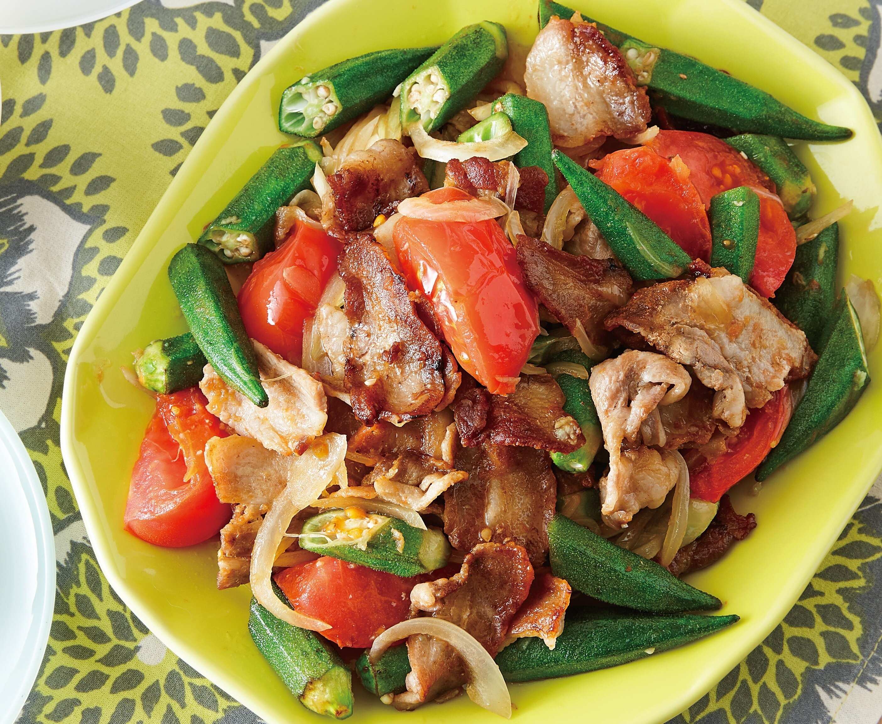 うまみ濃厚＆すっきり味に♪豚バラとトマトとオクラのさっぱり炒め