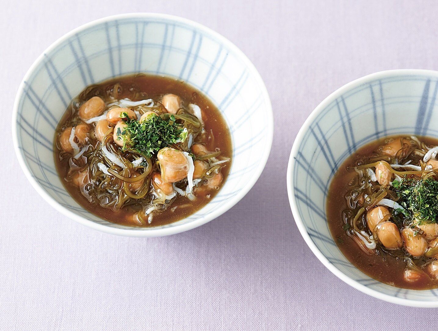 混ぜるだけでできる、役立ち超特急レシピ！めかぶしらす納豆