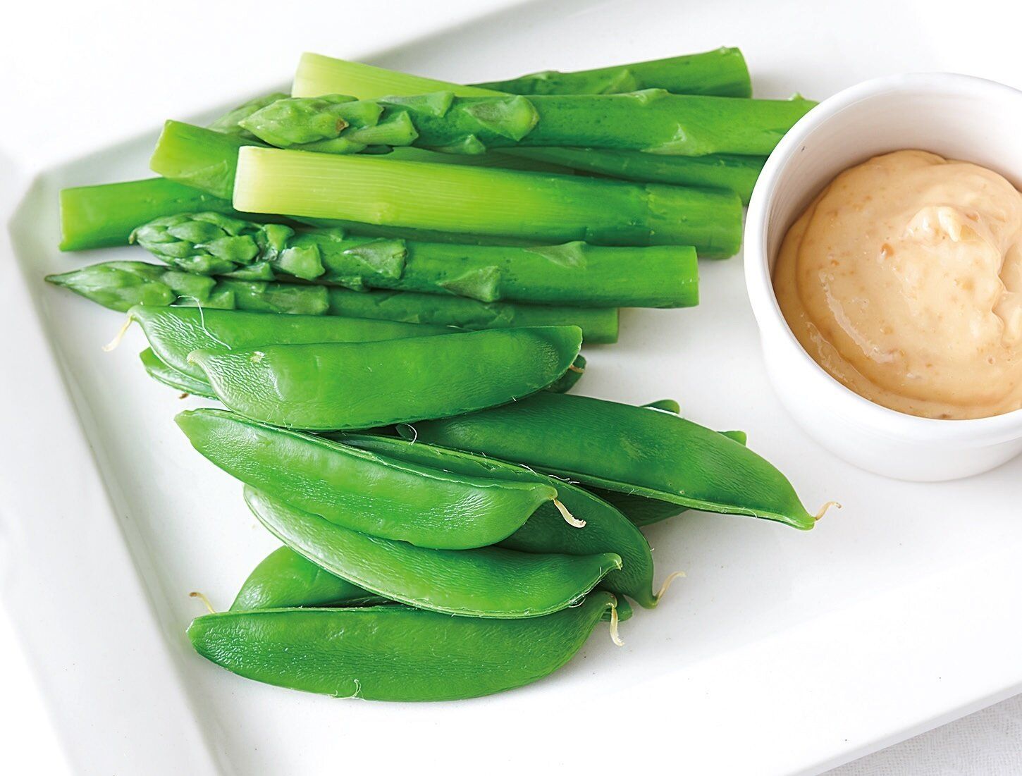 定番にしたい食べ方♪スナップえんどうとアスパラのみそマヨディップ
