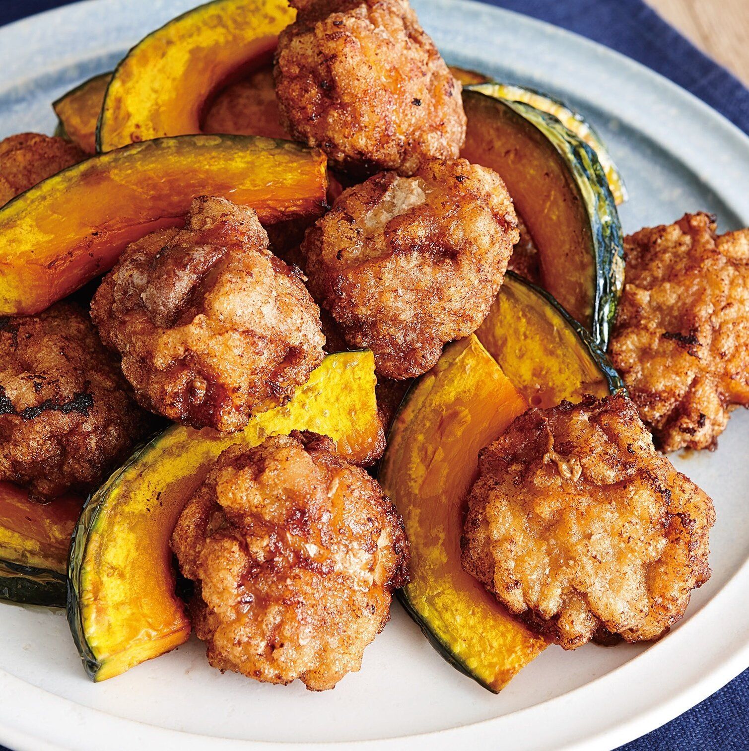 丸めた豚こまを揚げ、ほっくり野菜と盛り合わせて♪豚こまから揚げ