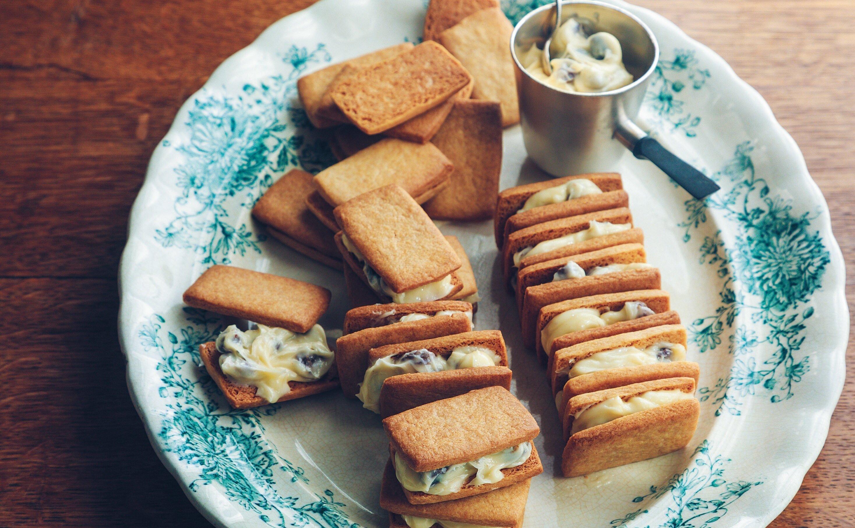 サクサクの食感＆リッチなクリーム♪レーズンバターサンド