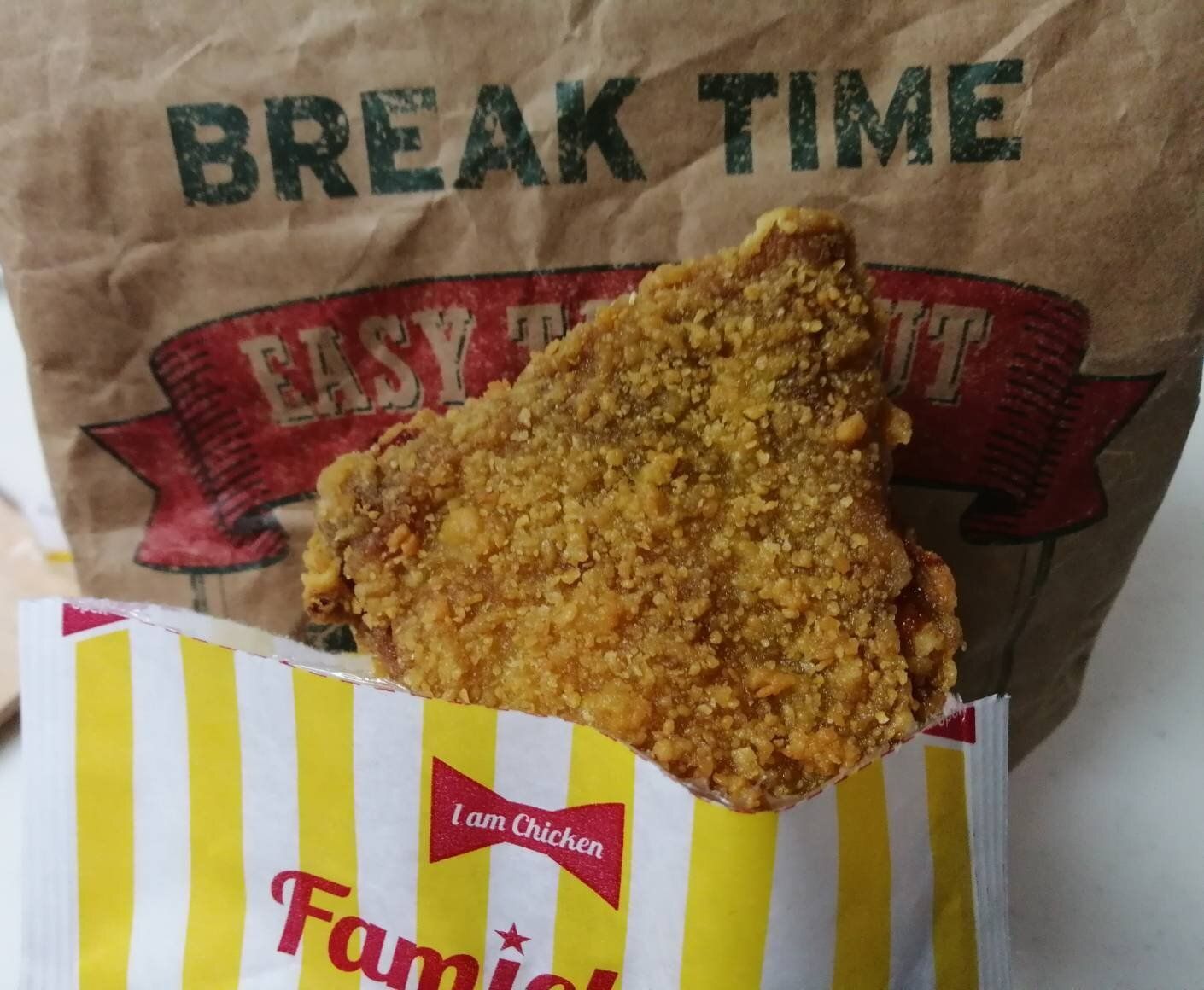 コンビニ店員も4回リピ買い！「ファミマ夏のカレー祭り」にジューシーでスパイシーなファミチキが期間限定で登場！