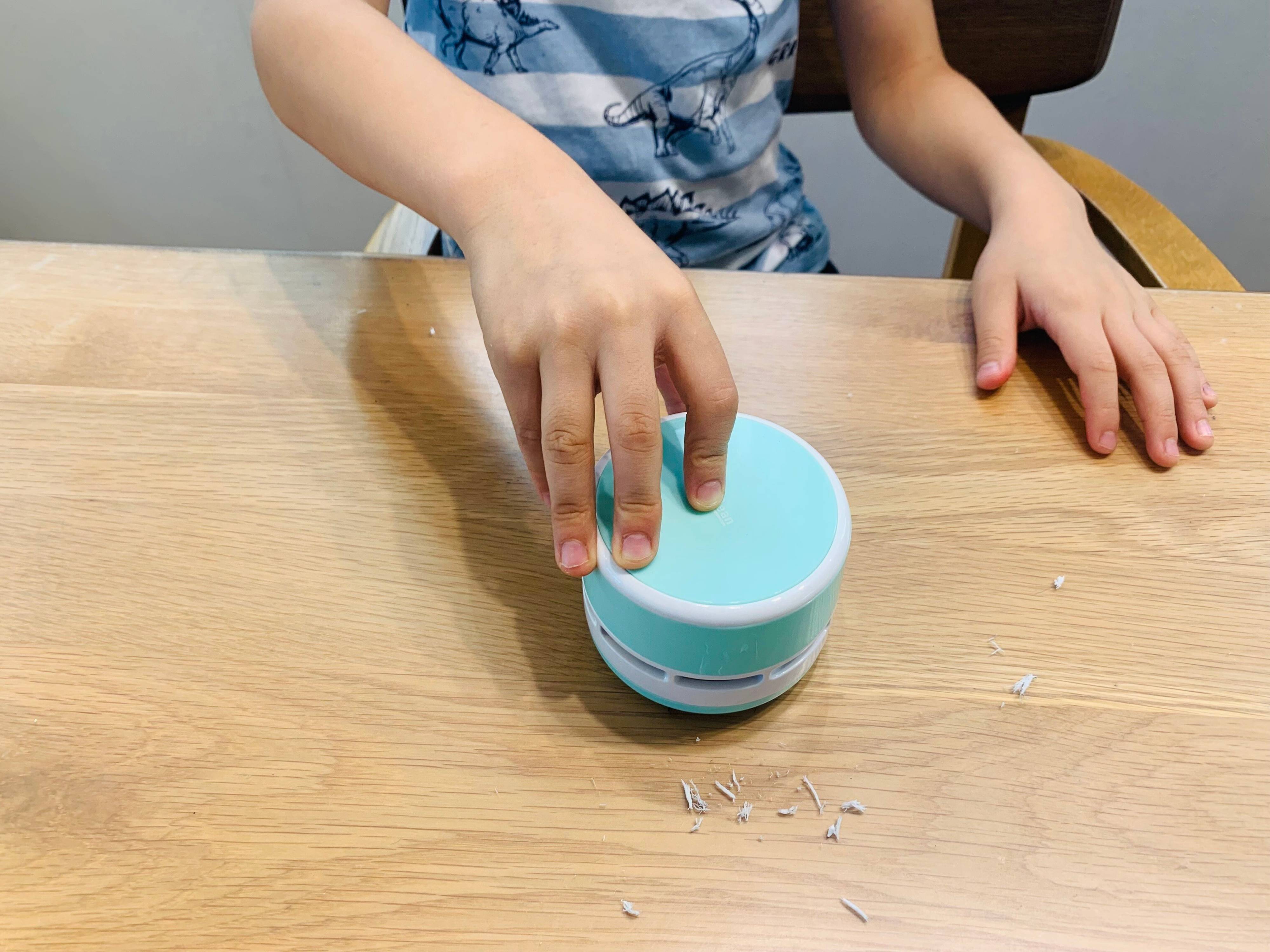 【消しゴムのカス問題解決】買って大正解！子どものリビング学習を助ける2つのアイテム