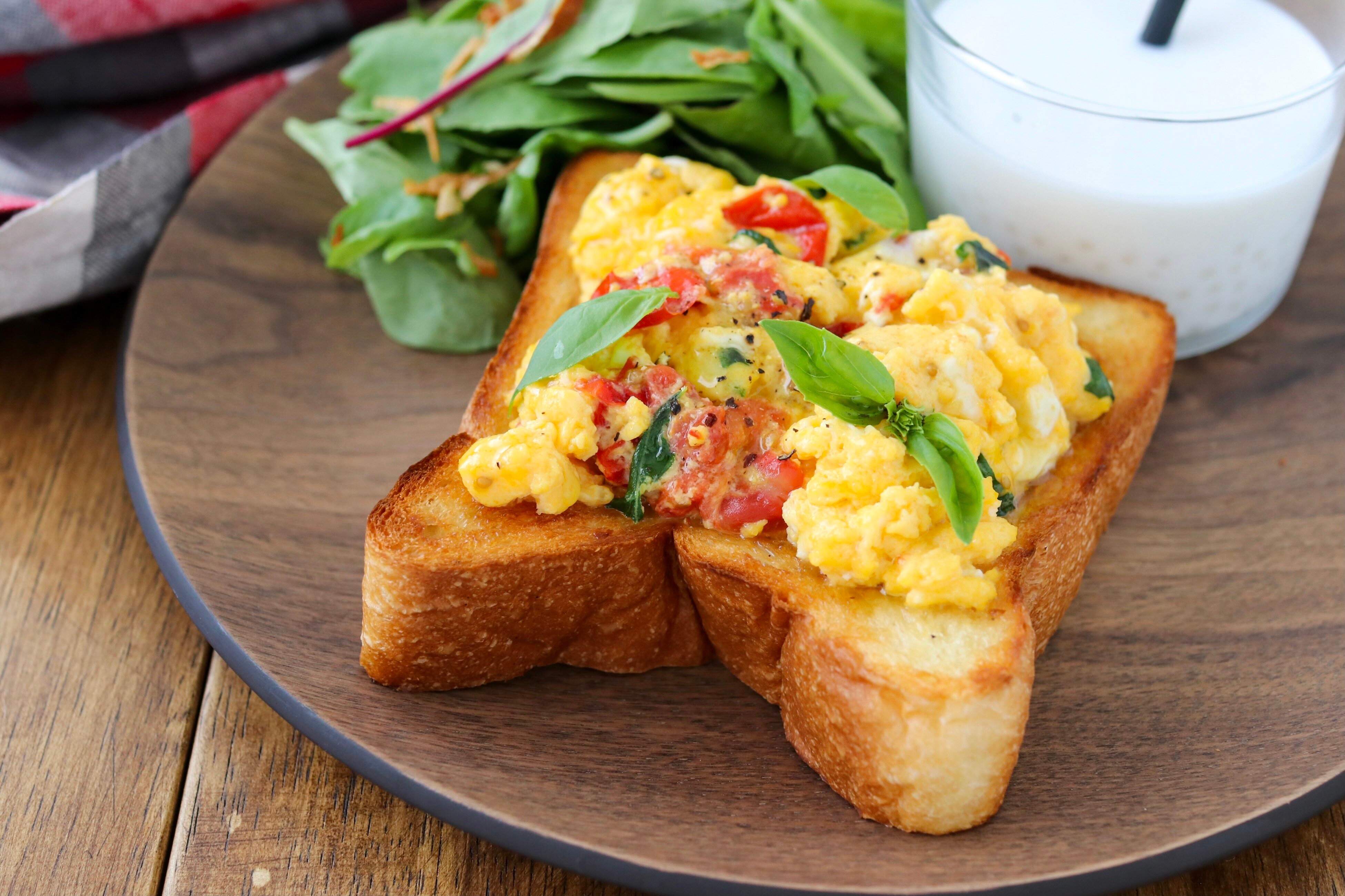 【手抜きごはん】レンチン＆トースターでOK！簡単オープンオムレツトーストの作り方