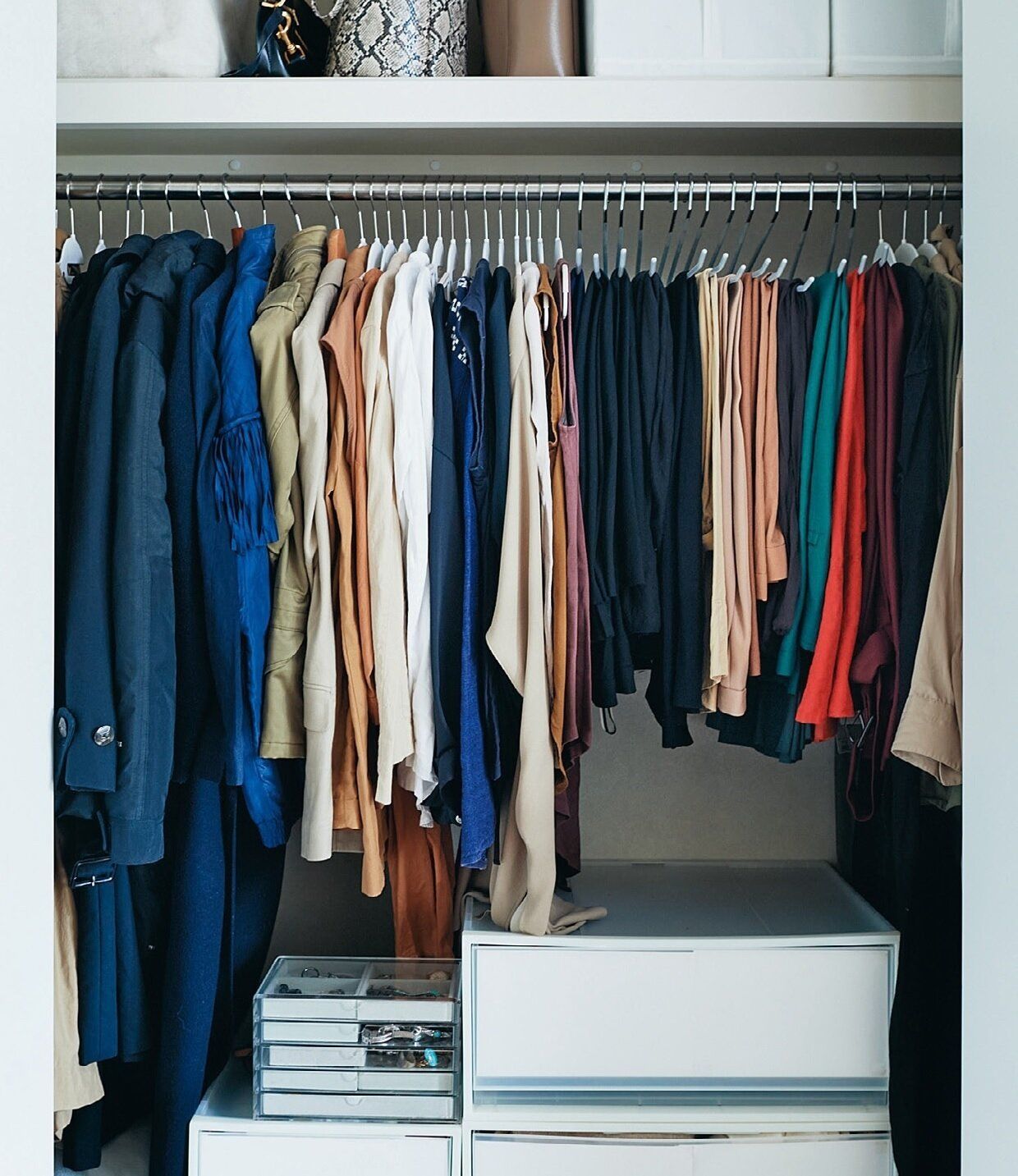 クローゼットがシンプルな人ほど素敵に年を重ねられる！リアルクローゼット大公開！