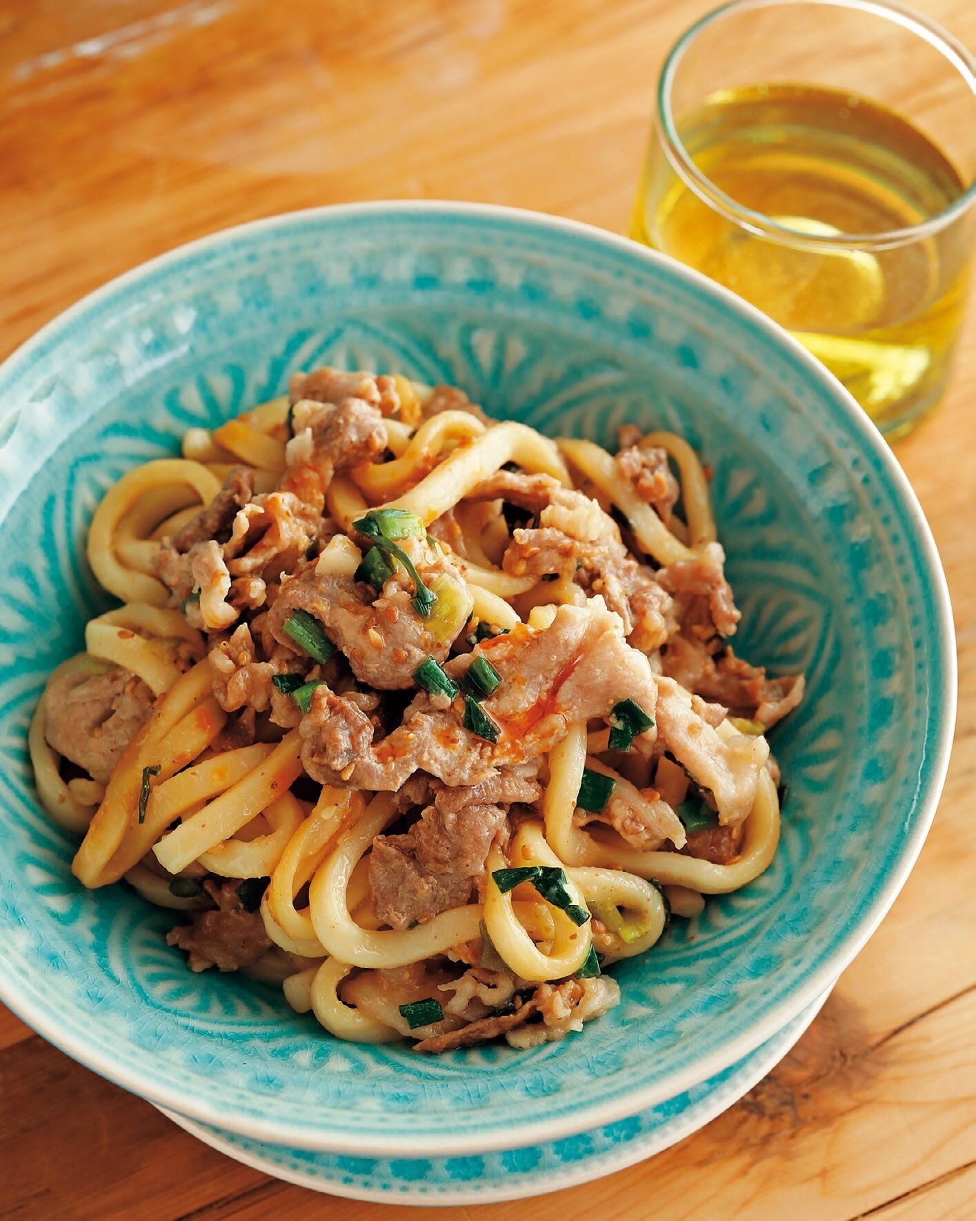 まさかの調理法！タッパーに詰めて冷凍してチンするだけ！焼きそばも汁なしうどんも一発完成！