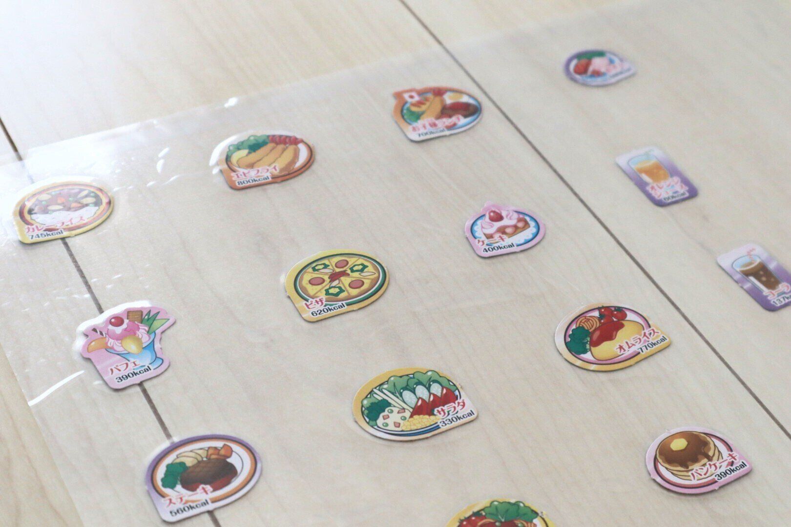 はさんで切るだけ！へたりがちな紙のおもちゃを保護する神アイテムとは！？