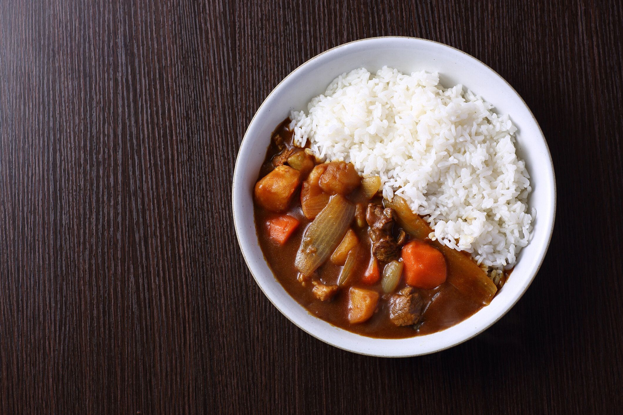 【管理栄養士監修】「カレー」は太りやすい？気になるカロリーと炭水化物量まとめ