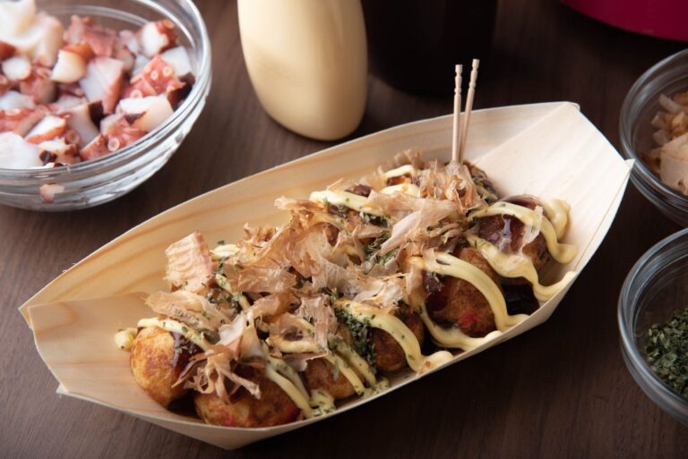 【管理栄養士監修】「たこ焼き」は太りやすい？気になるカロリーと炭水化物量まとめ