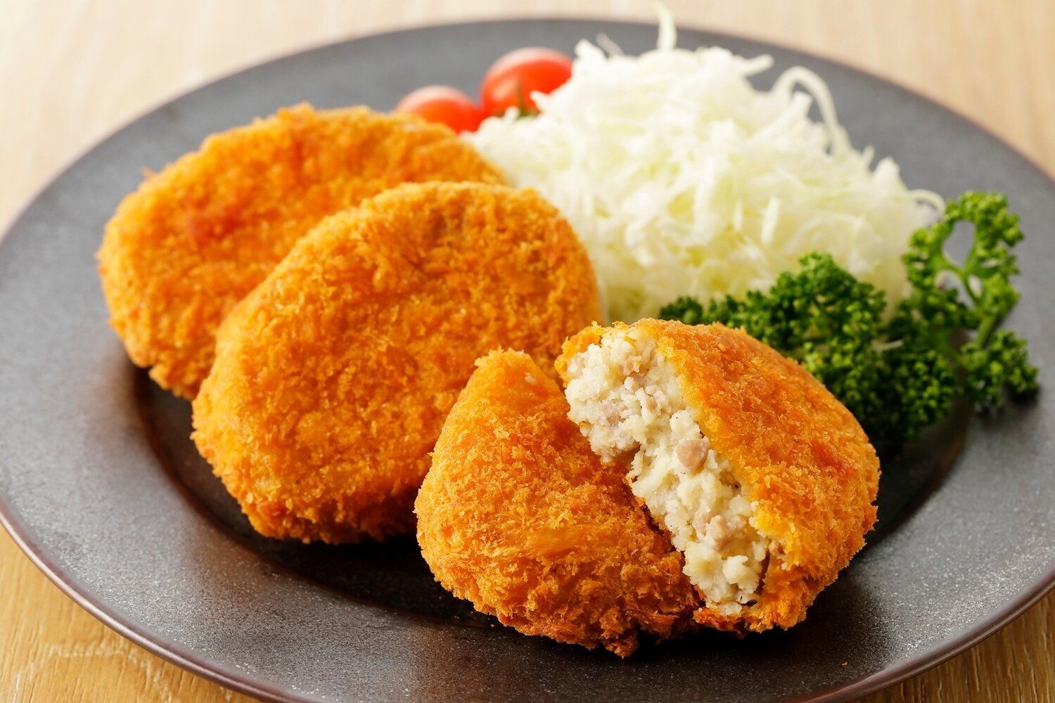 【管理栄養士監修】「コロッケ」は太りやすい？気になるカロリーと炭水化物量まとめ