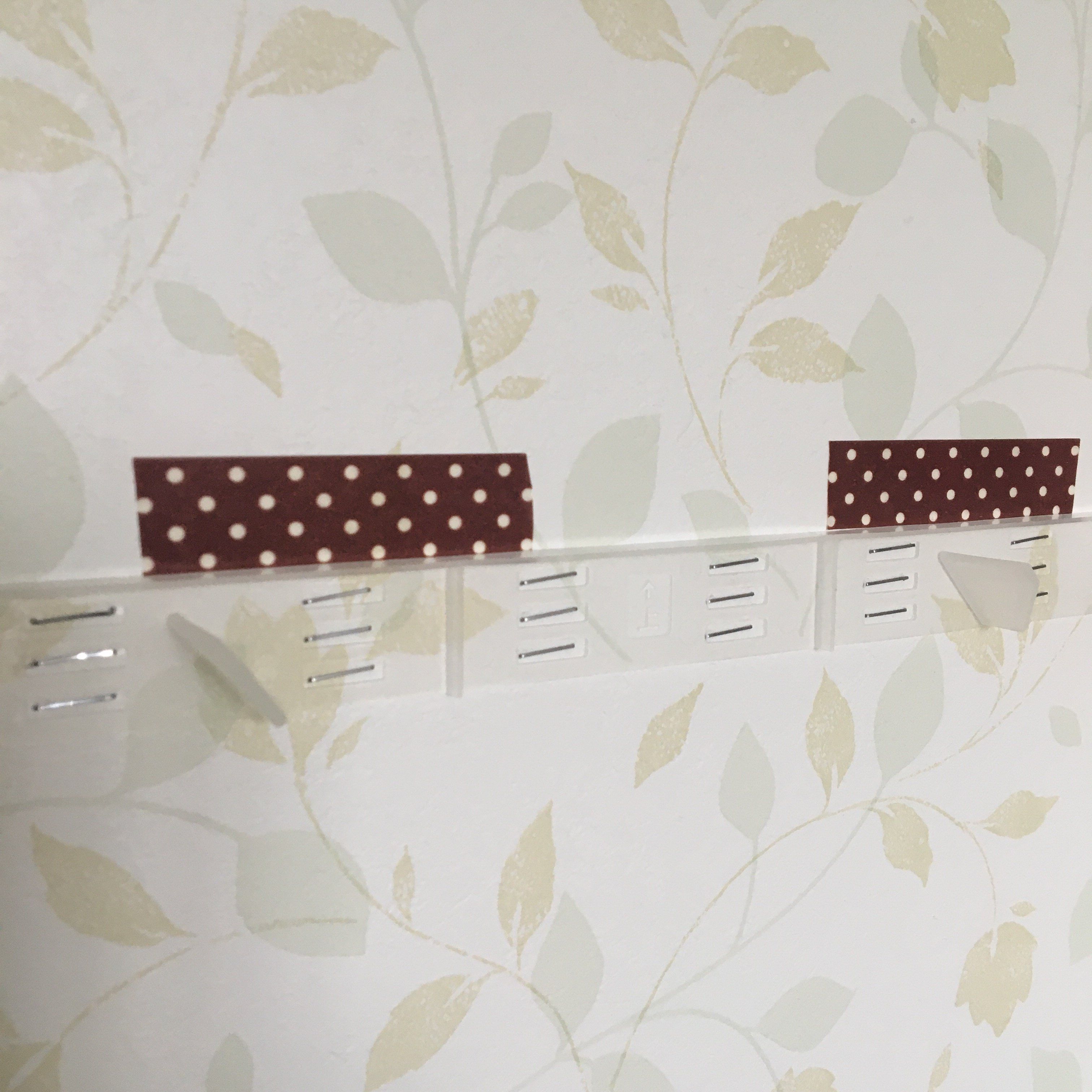 【楽天】取り付けカンタン！壁のキズが目立ちにくいコーナーラック