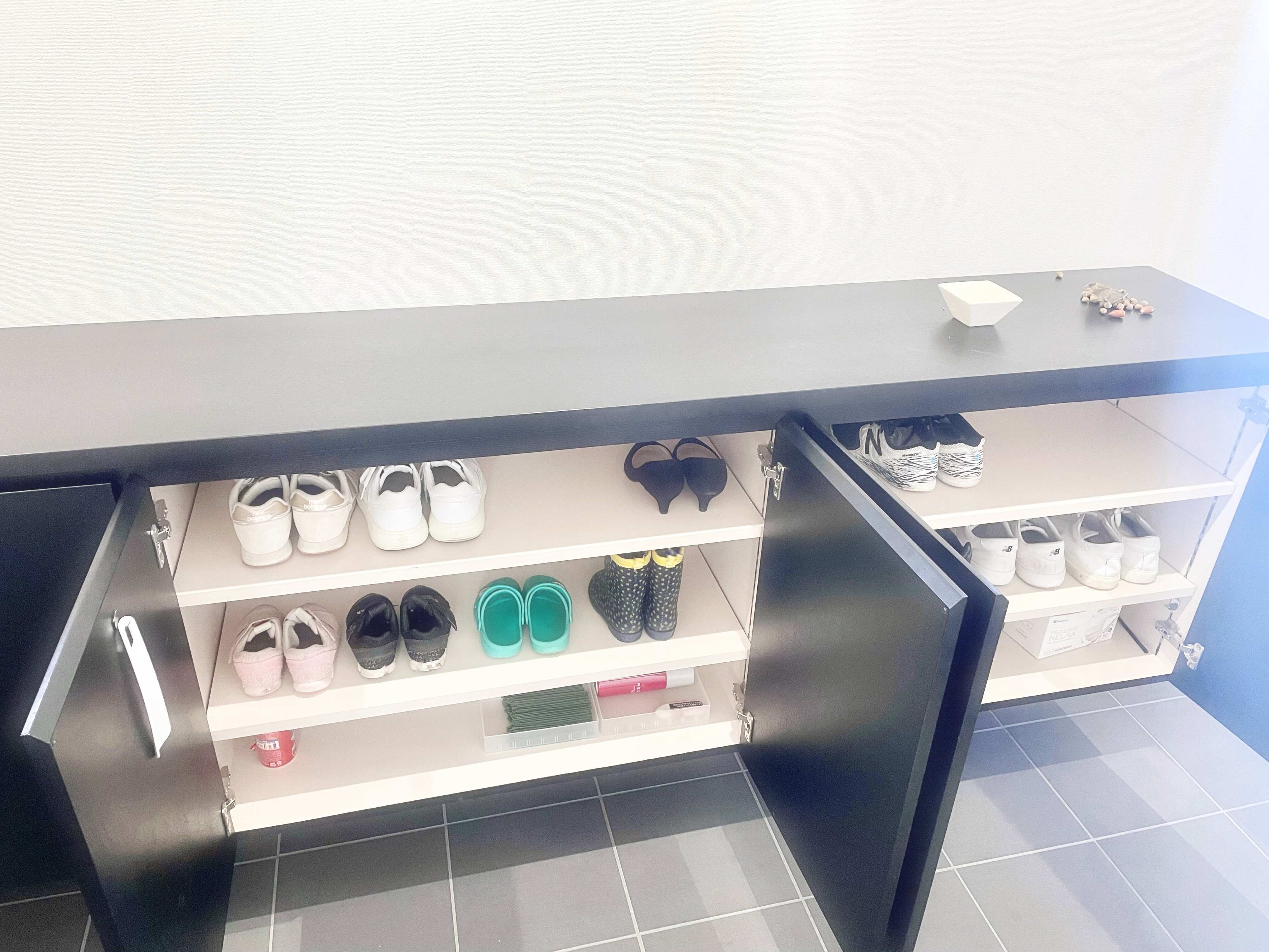 服の衣替えと一緒に「靴の衣替え」しませんか？｜靴箱が片付きます