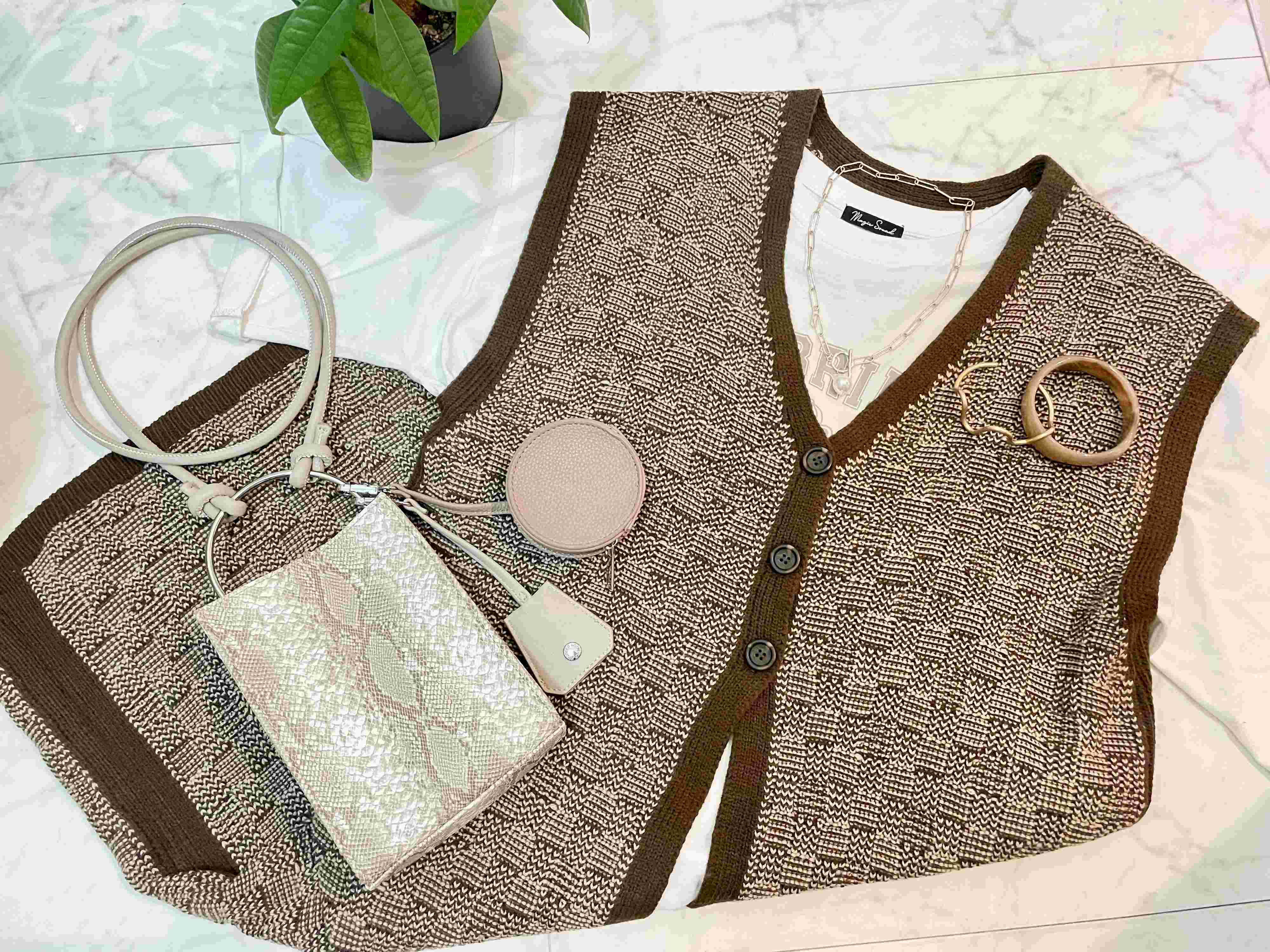 【しまむら】羽織るだけで様変わり！3秒で購入即決した高見え2wayニットジレ！