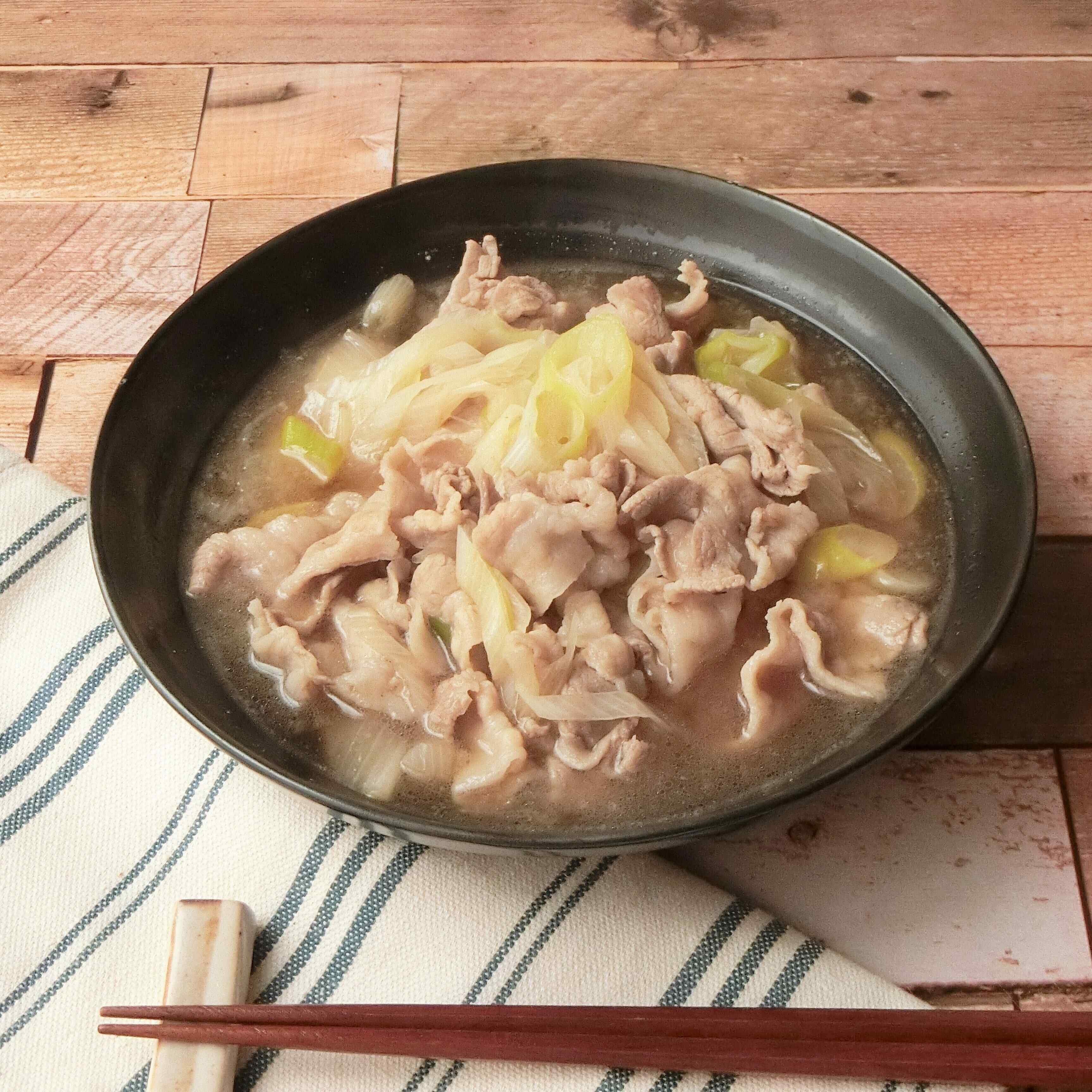 【10分で完成】材料4つで味付け簡単「豚肉とネギのさっと煮」