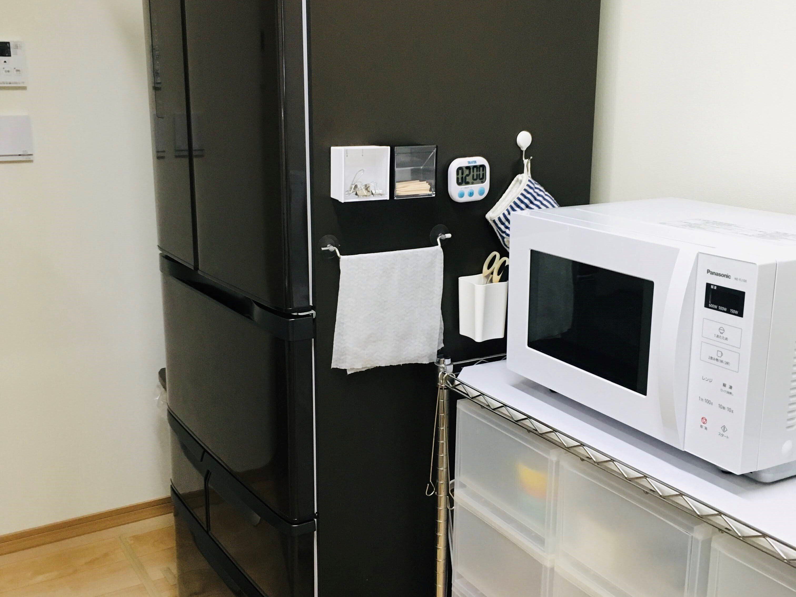 【セリア】冷蔵庫横を快適空間にしてくれるパカッと開いて便利なアイテムって？