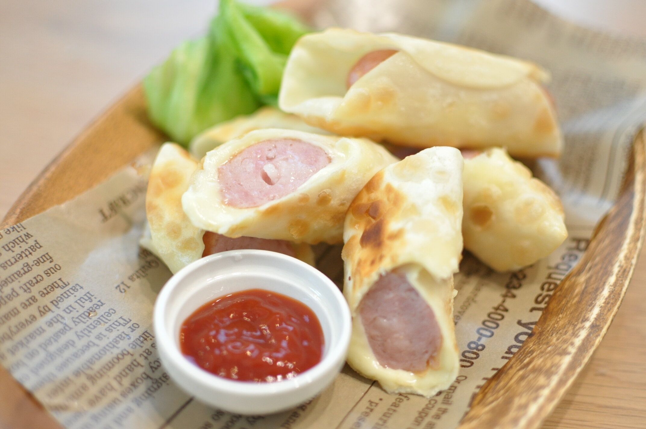 材料3つ「餃子の皮チーズドック」巻いて焼くだけ！おやつやお弁当にも大活躍レシピ