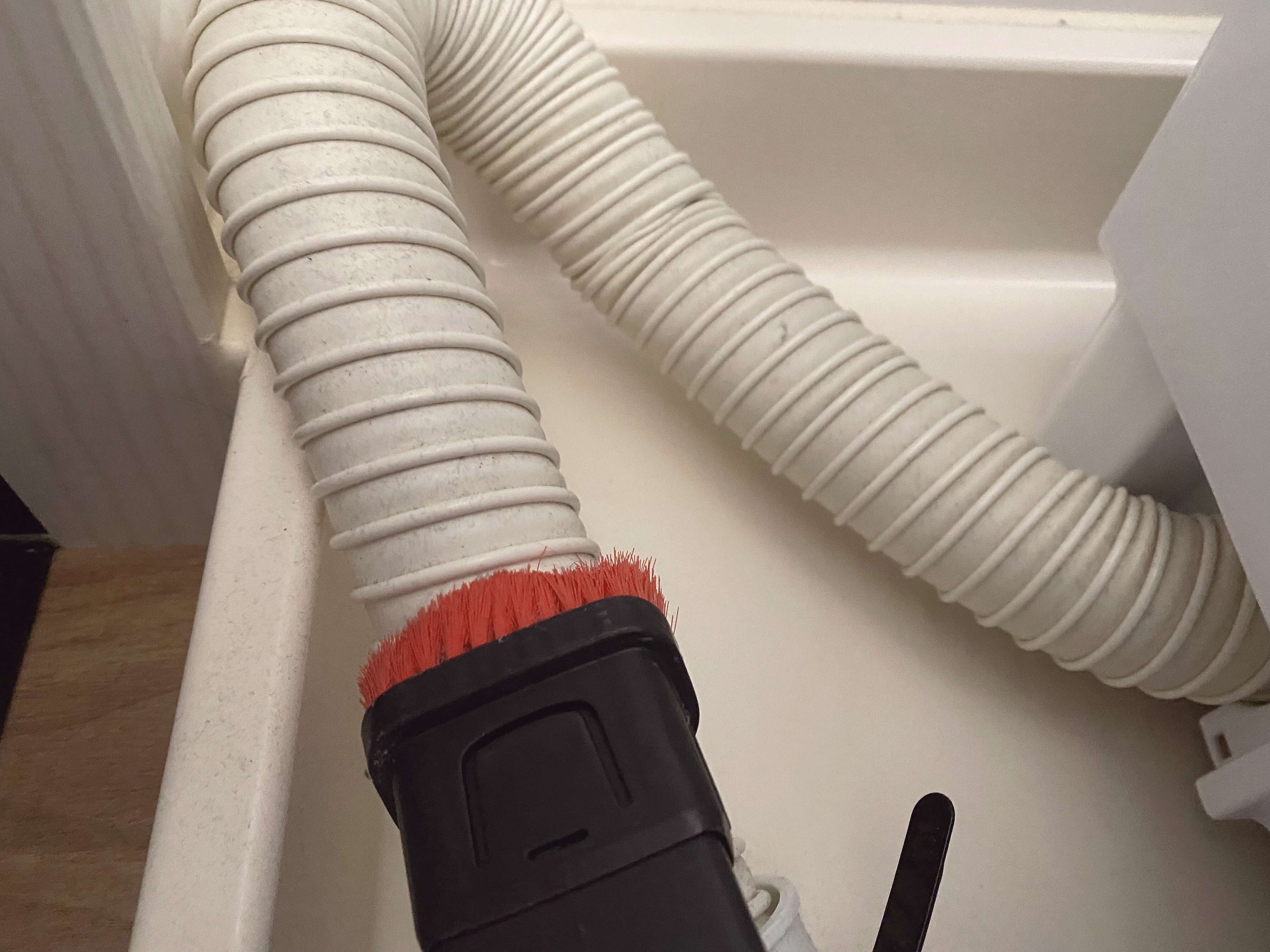 【洗濯機排水ホース】厄介なホコリはどうやって掃除する！？