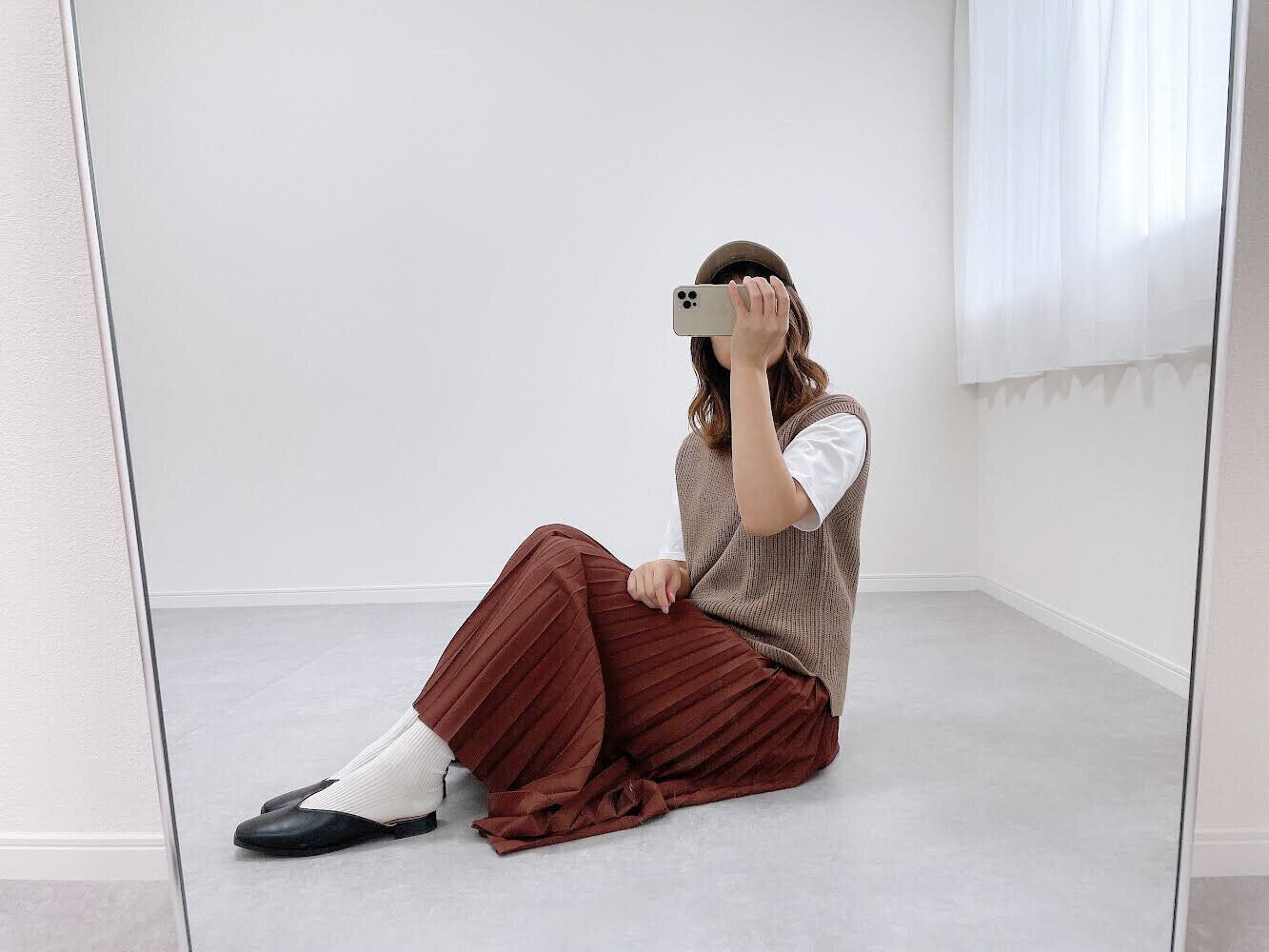 【ユニクロ】秋にヘビロテ間違いなし！重ね着するだけで一気にあか抜け感が出る新作ニットベスト