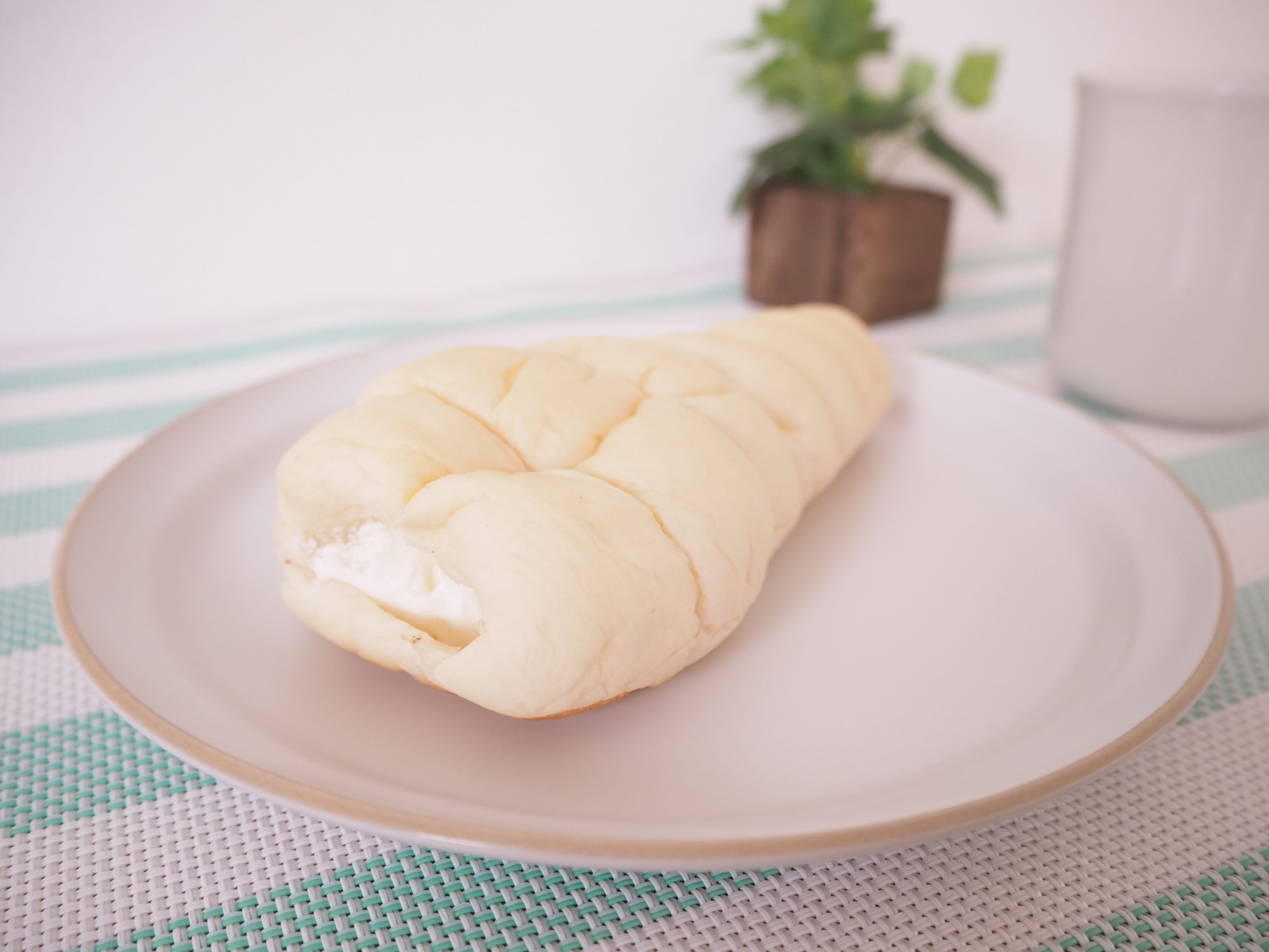 【ミニストップ】「ソフトクリームみたいなパン」は本当にあのソフトクリームを再現!?検証してみた！