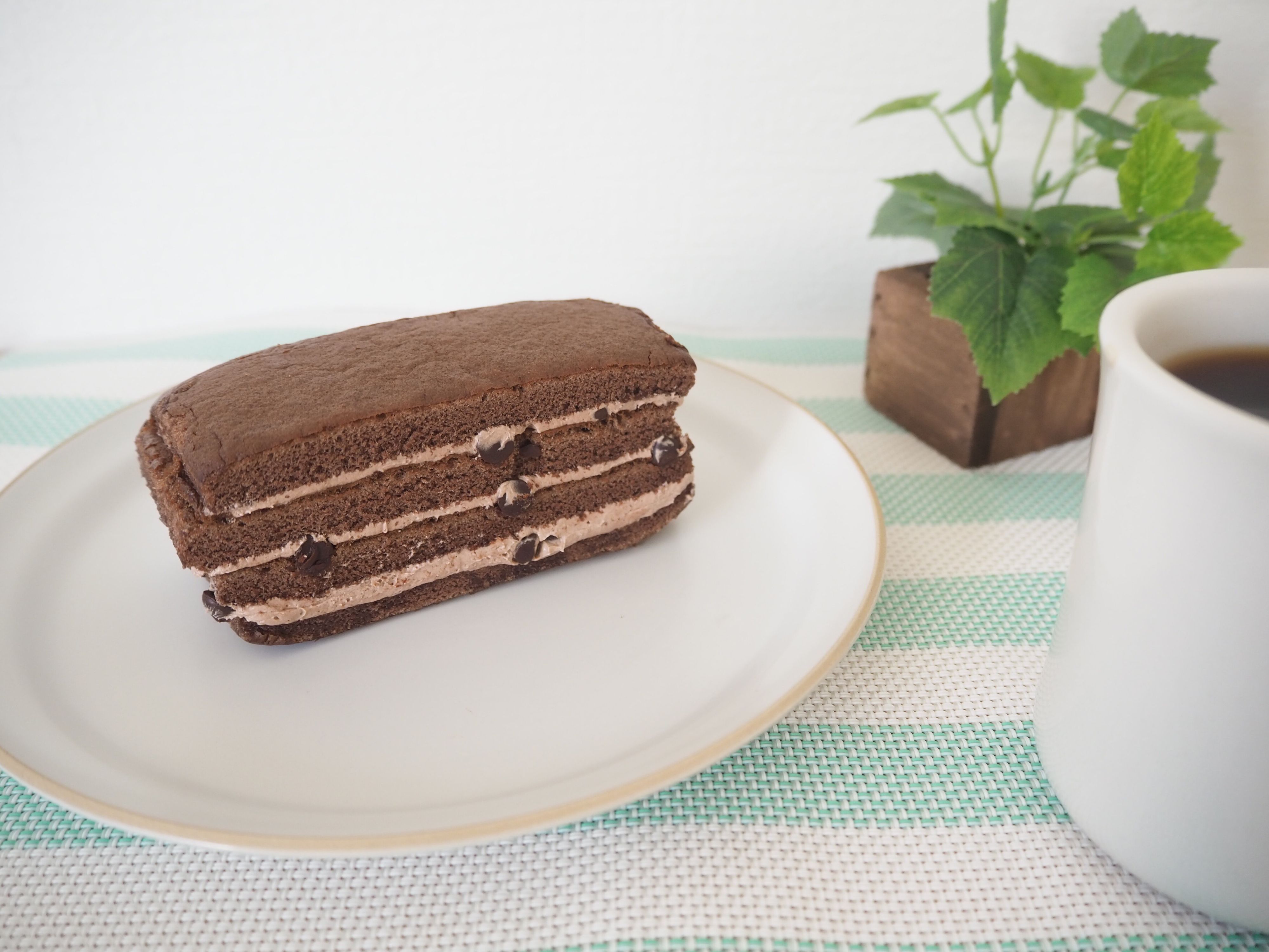 【ミニストップ】ご褒美感がすごい！ショコラケーキサンド（ベルギーチョコ入りクリーム）は価格以上の実力！