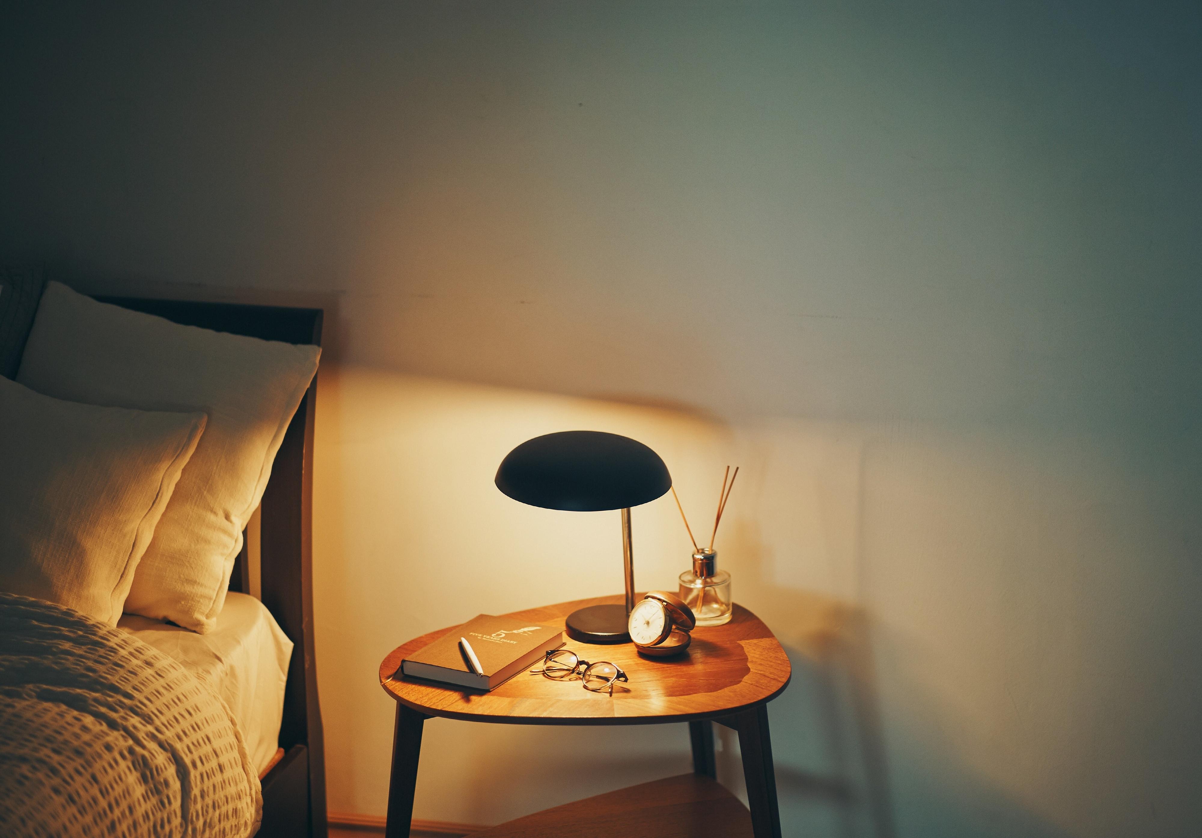 プロが解説！寝る前に日記を書くと疲れやストレスをリセットできる!?