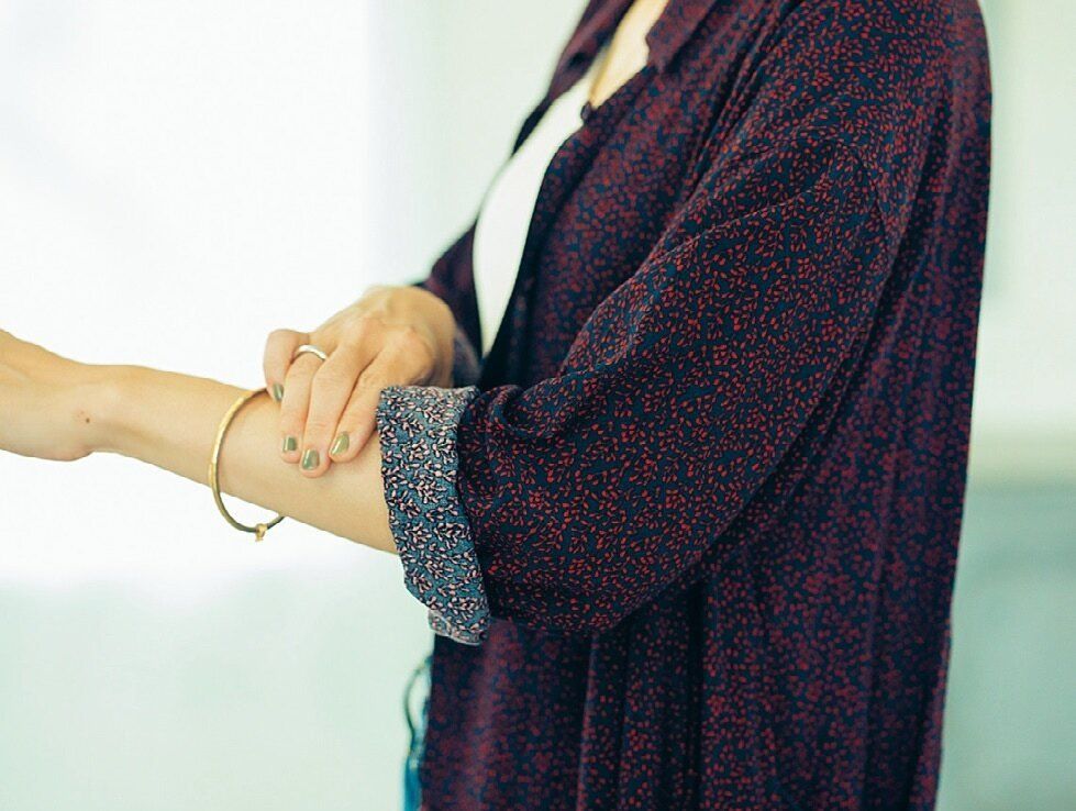 【ユニクロ】40代は絶対ゲットすべし！夏から秋への季節の変わり目に1枚で決まる優秀トップス