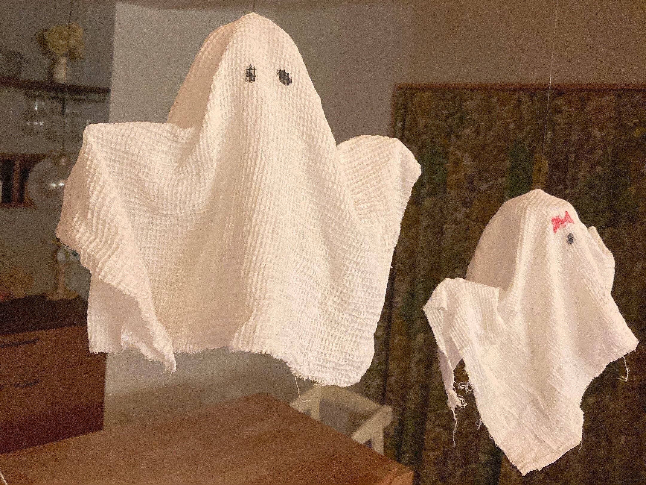 簡単！材料２つでハロウィン飾りのおばけを作ろう