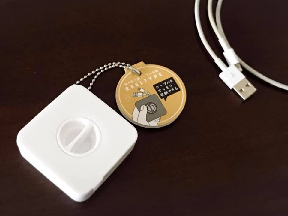 便利すぎて1個じゃ物足りない!?セリアの巻き取り型ケーブル収納は家でも外でも大活躍間違いなしのすぐれもの