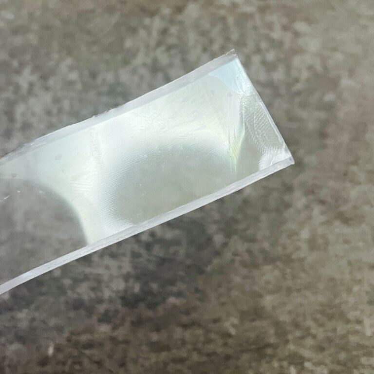 【ダイソー】貼ってはがせる粘着ゲル両面テープがスゴい！