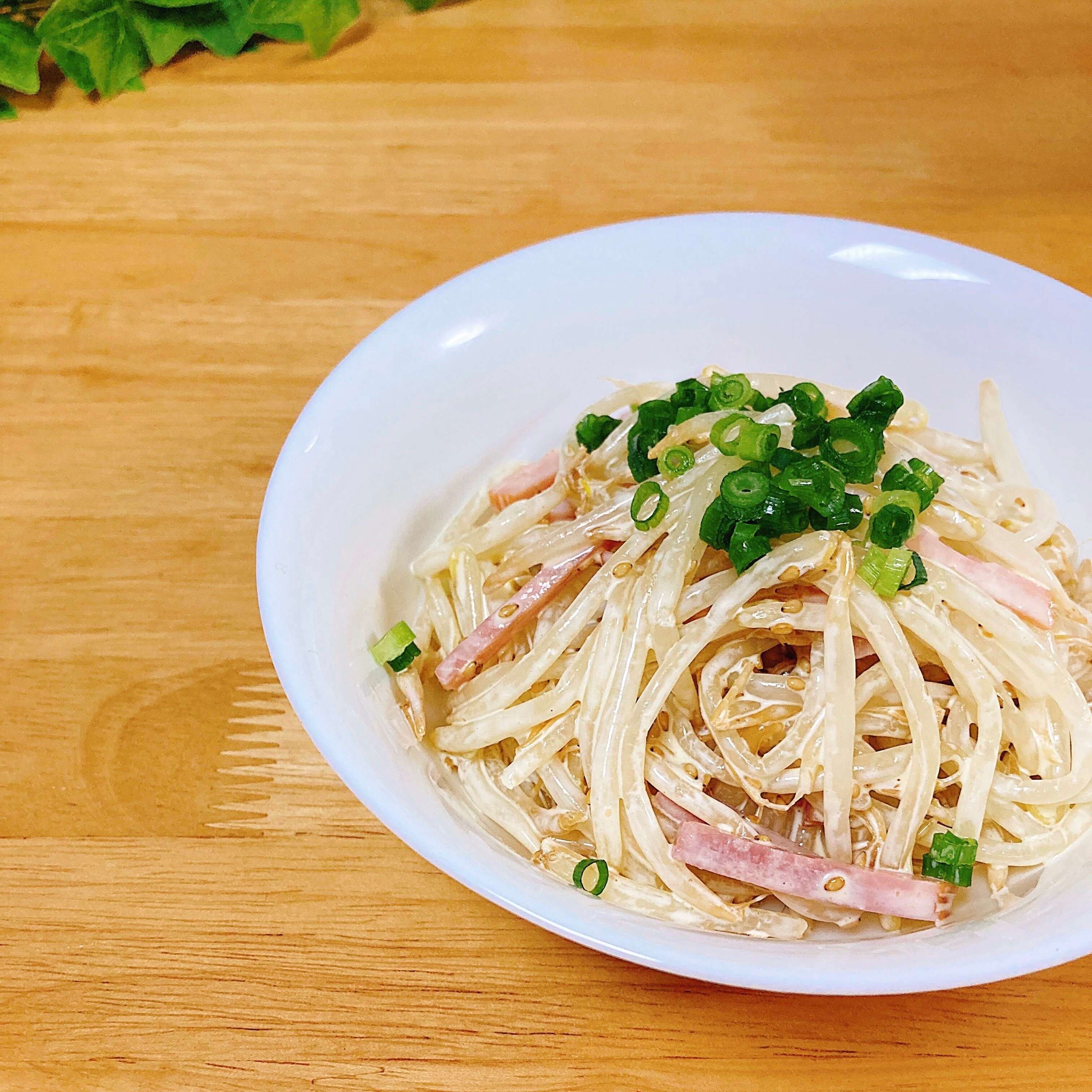 レンジでお手軽＆栄養バッチリ！もやしのシャキシャキサラダ