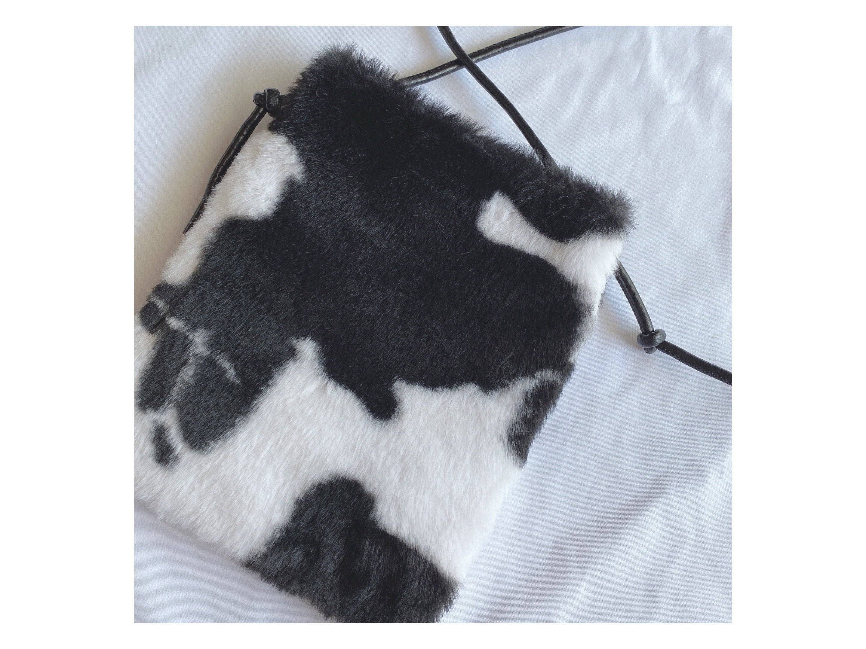 衝撃価格！【しまむら】770円でトレンド牛柄バッグが手に入る！