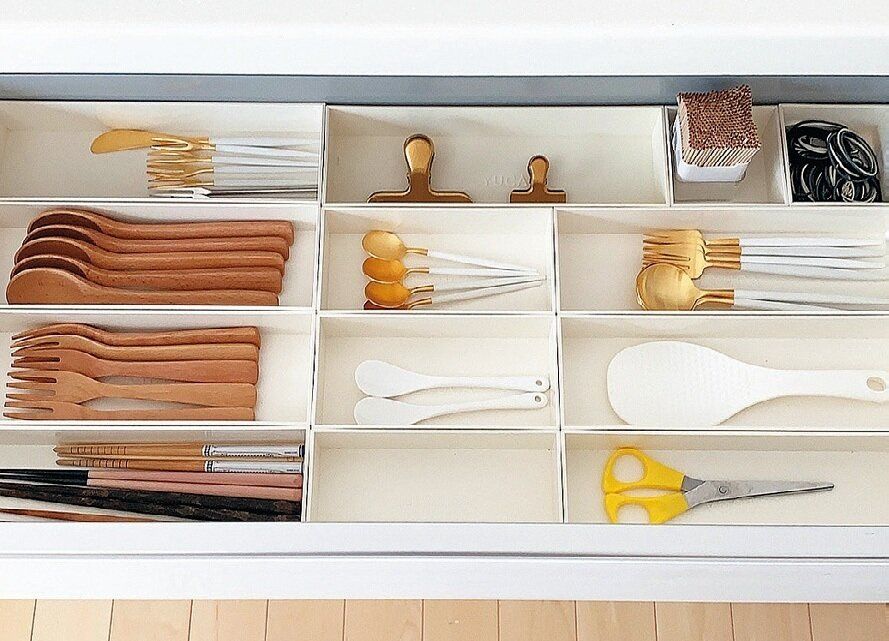 圧巻！すぐ片づく達人たちの秘密は引き出しの入れ方・仕切り方にあった！キッチンを大公開