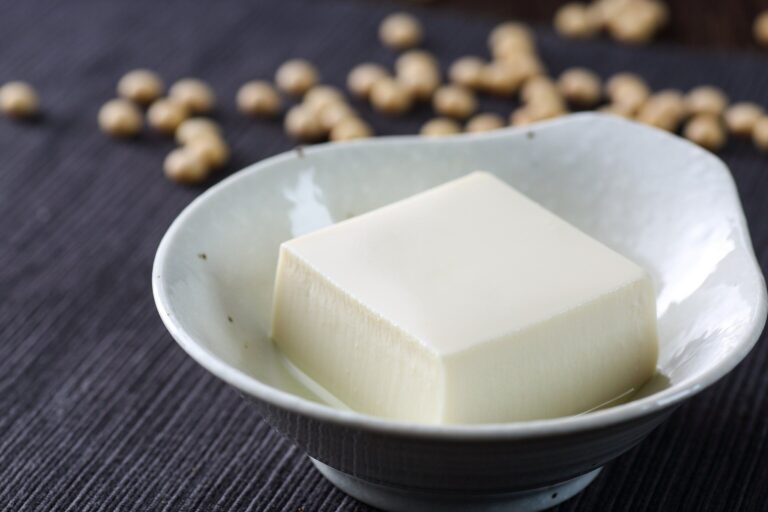 【管理栄養士監修】「豆腐」の賞味期限切れはいつまで食べられる？傷んだ豆腐の特徴も解説