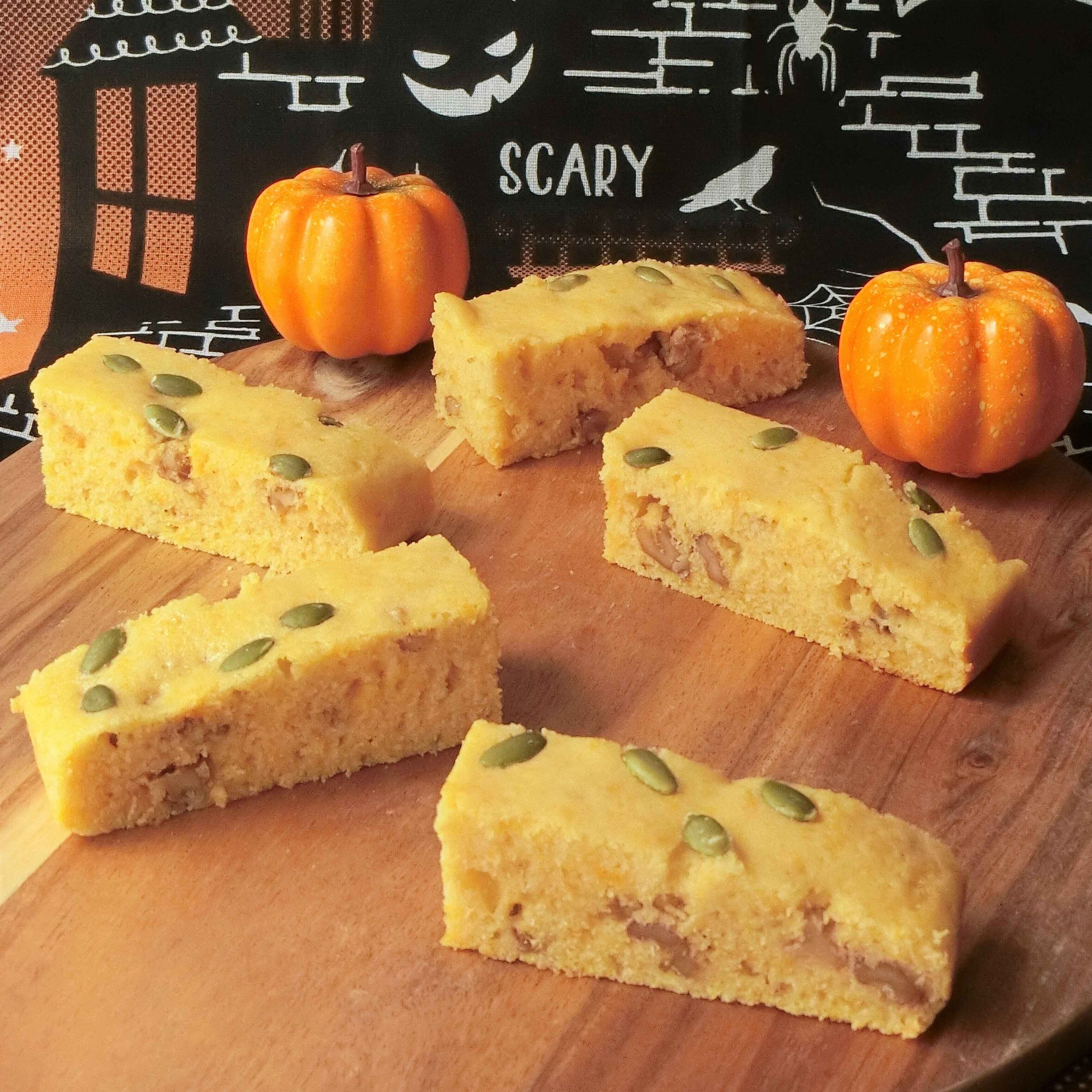 ホットケーキミックスでつくれる！焼くまで15分「かぼちゃのスティックケーキ」