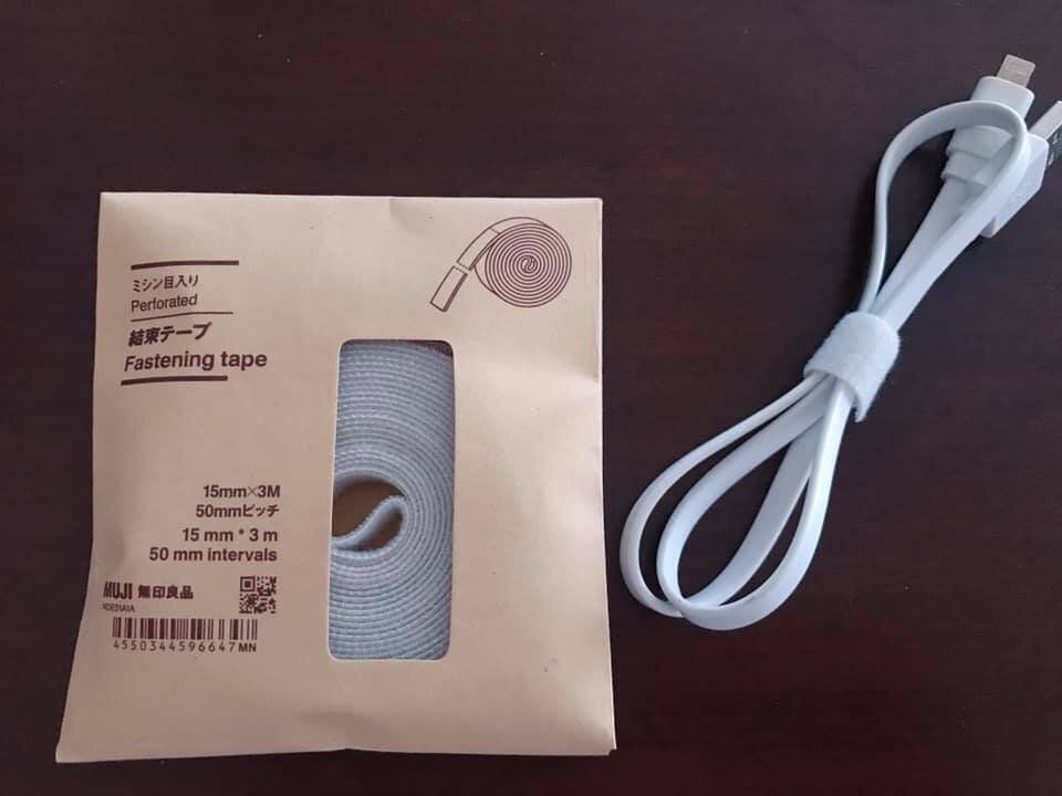 無印良品の「ミシン目入り結束テープ」はコード類のまとめに便利！