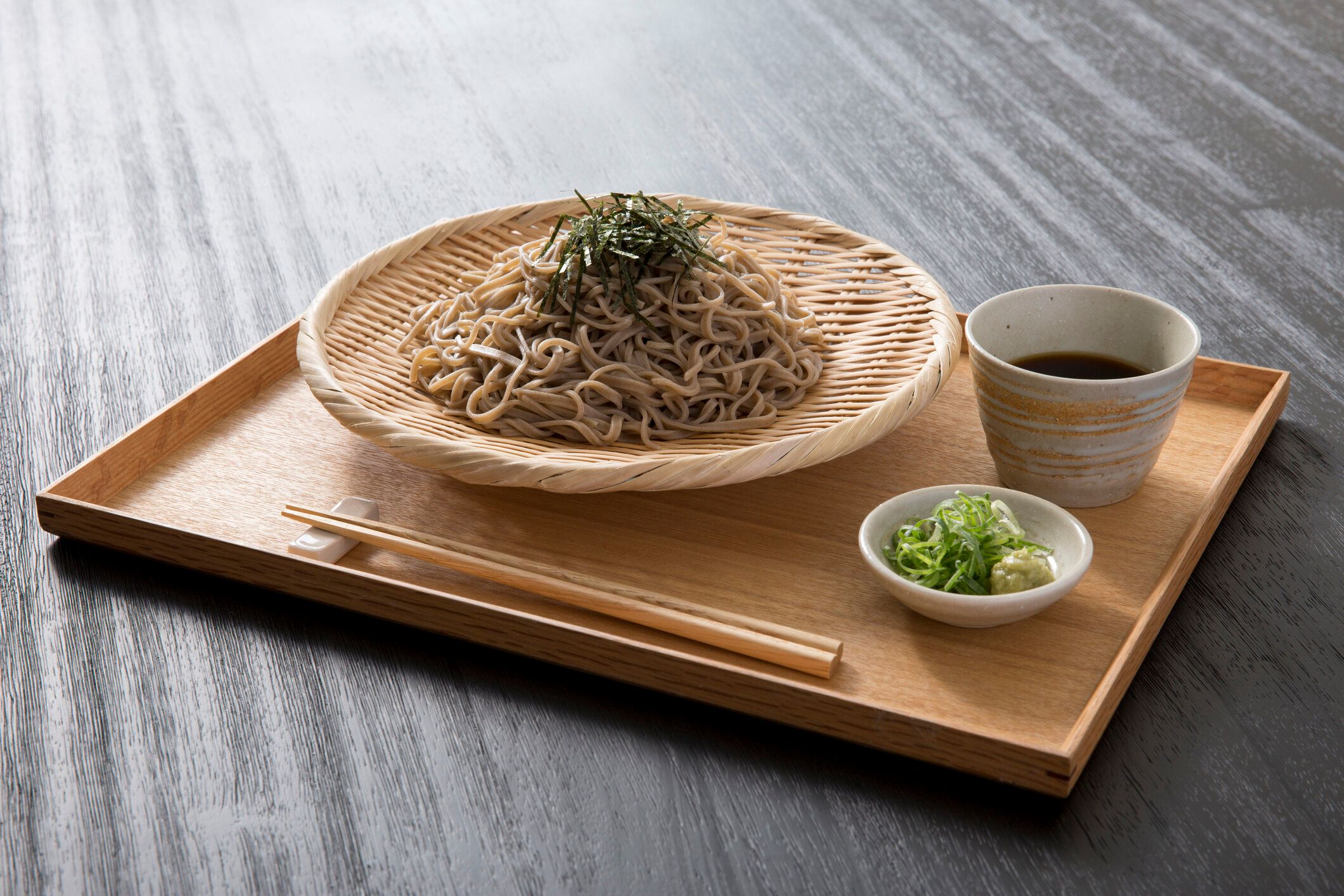 【管理栄養士監修】「ざるそば」は太りやすい？気になるカロリーと炭水化物量まとめ