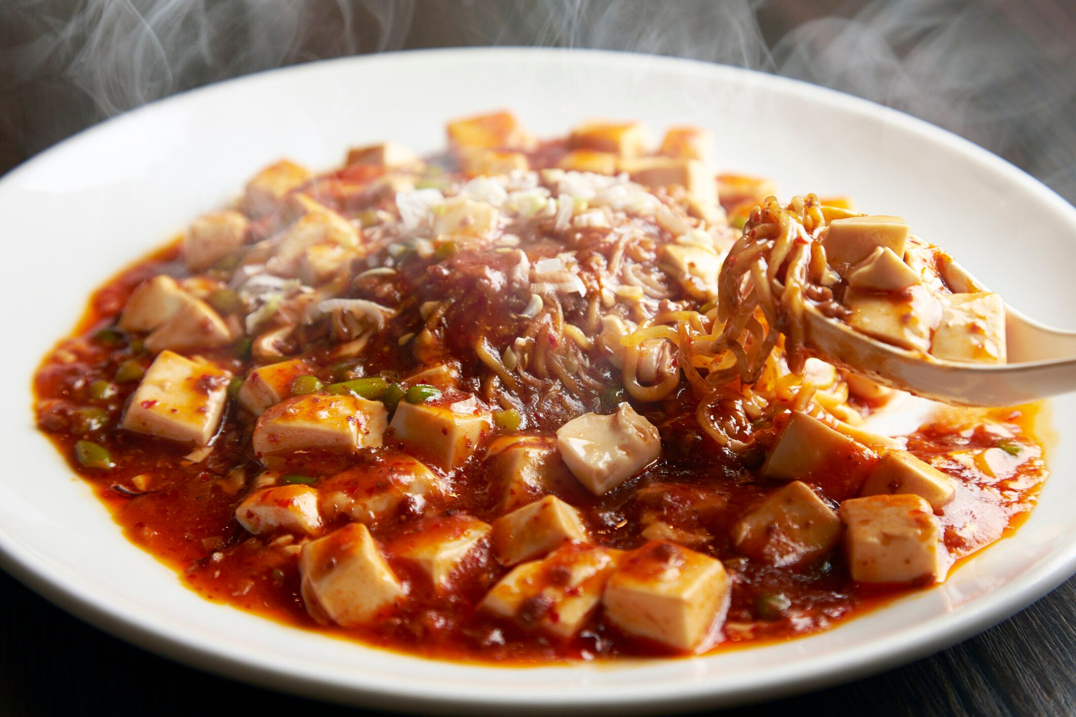 【管理栄養士監修】「麻婆豆腐」は太りやすい？気になるカロリーと炭水化物量まとめ