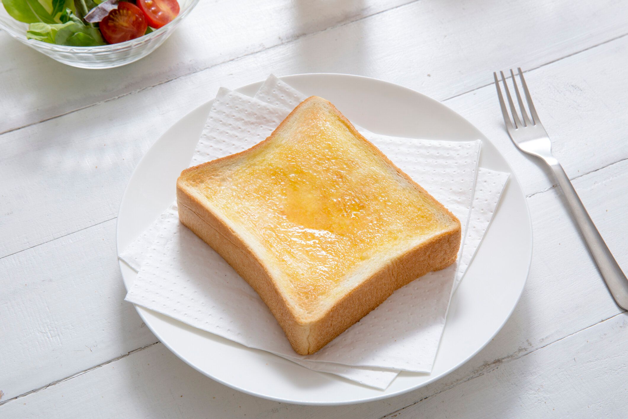 【管理栄養士監修】「トースト」は太りやすい？気になるカロリーと炭水化物量まとめ