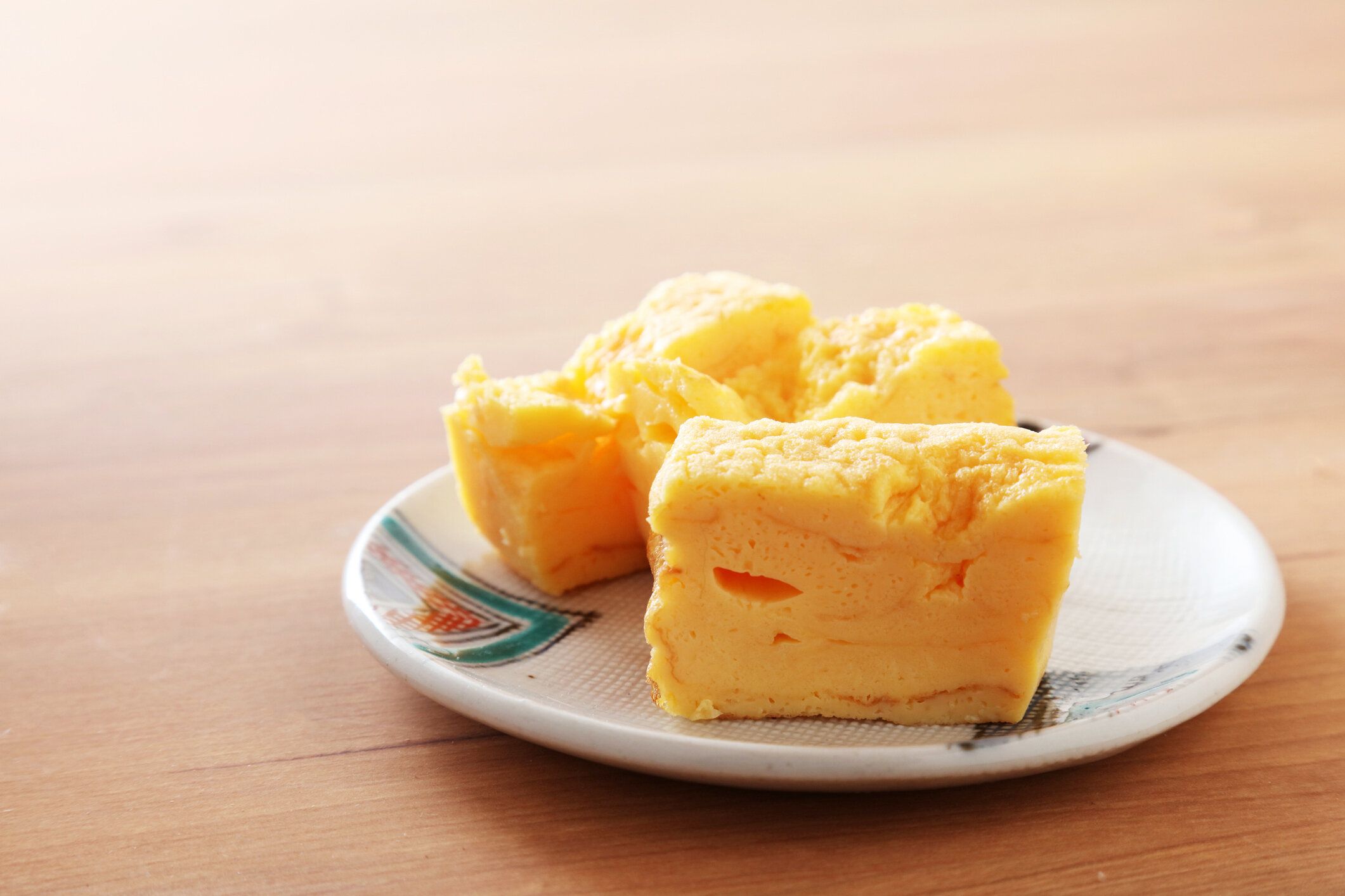 【管理栄養士監修】「卵焼き」は太りやすい？気になるカロリーと炭水化物量まとめ